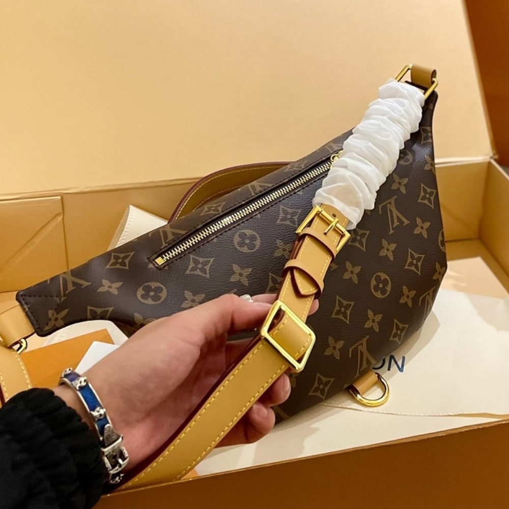 Louis Vuitton Bumbag Monogram 26Cm M43644