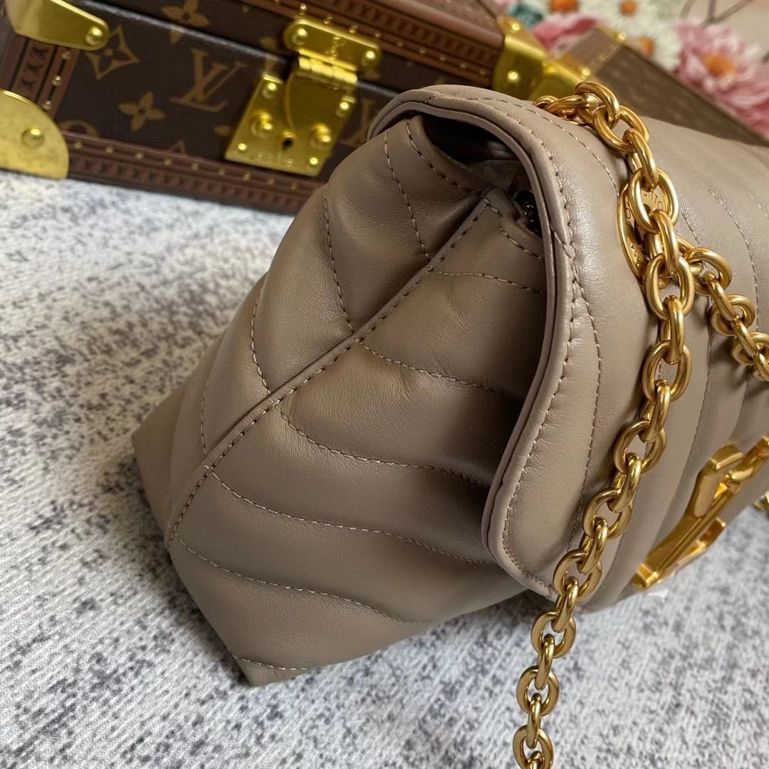 Louis Vuitton New Wave Chain 24Cm Dark Taupe M58550