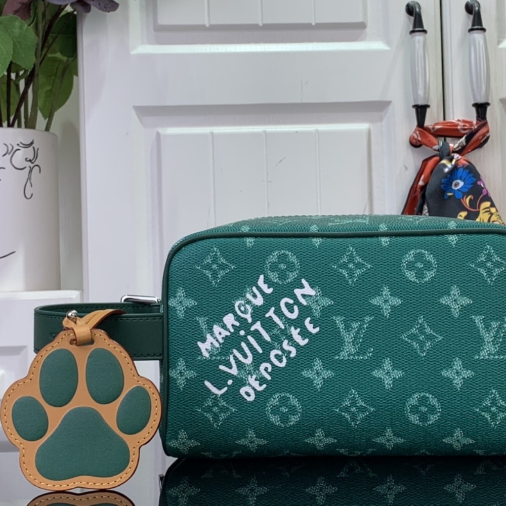Louis Vuitton Rocker Dopp Kit Green 22Cm