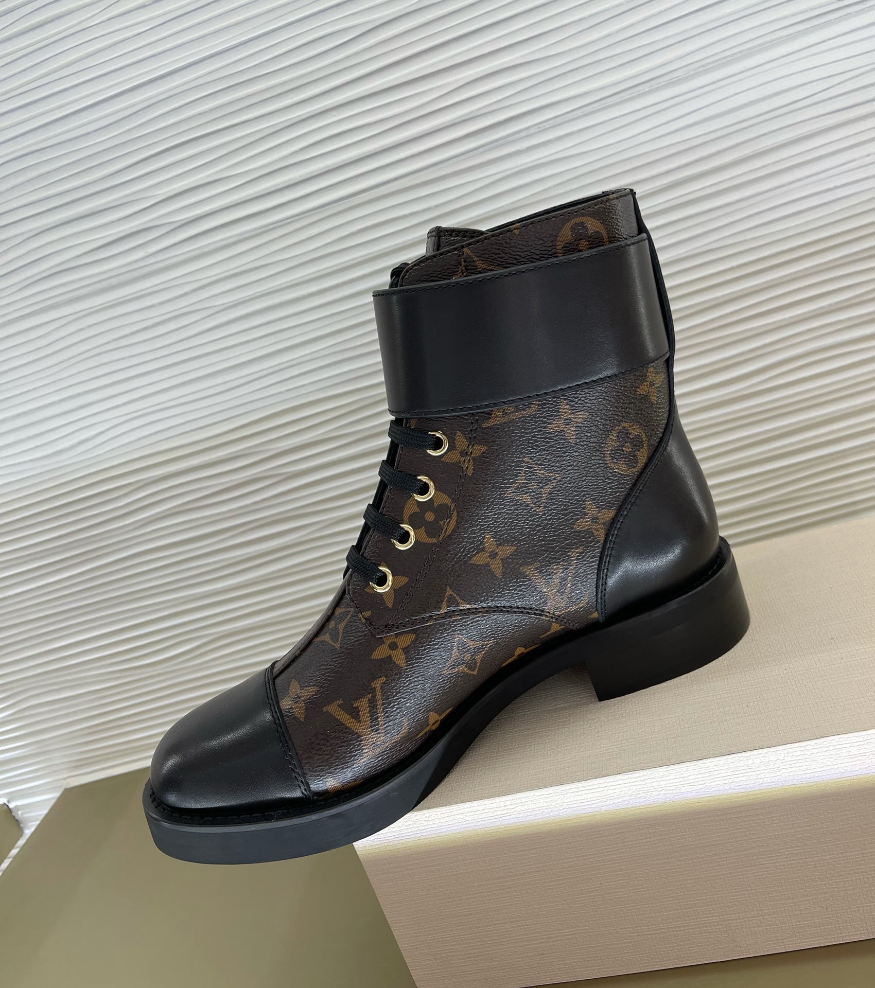 Louis Vuitton Wonderland Flat Ranger 1A2Q3Q Brown