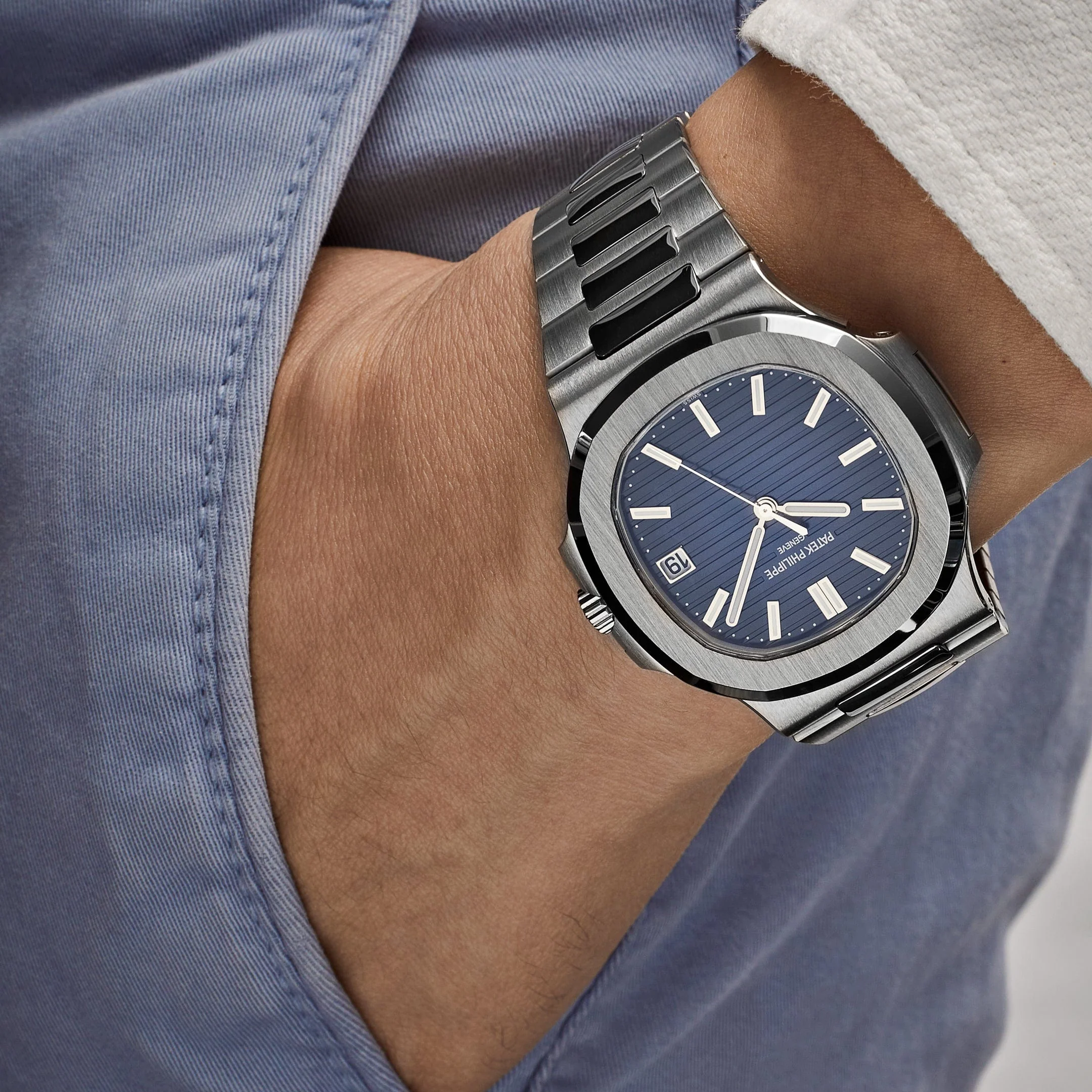 Patek Philippe Nautilus 5811/1G-001 White Gold Blue Dial (2024)