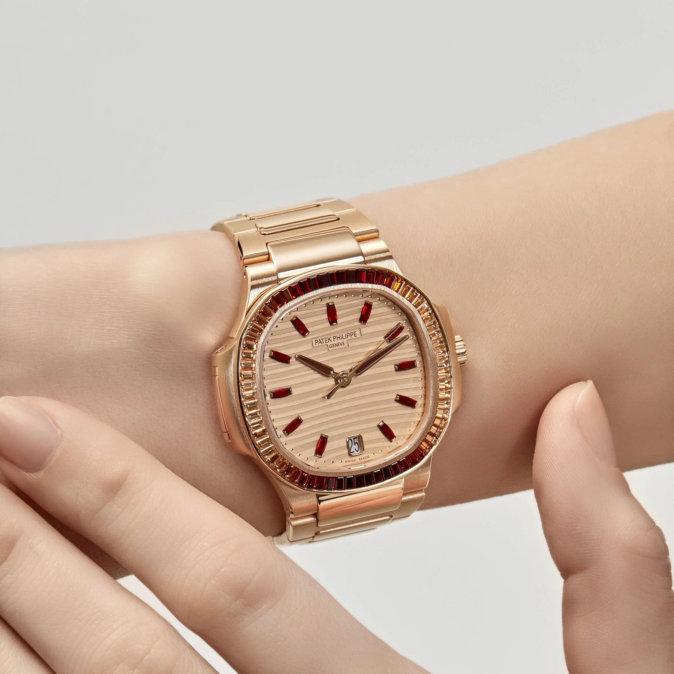 Patek Philippe Nautilus 7118/1300R-001 'Ladies' Rose Gold