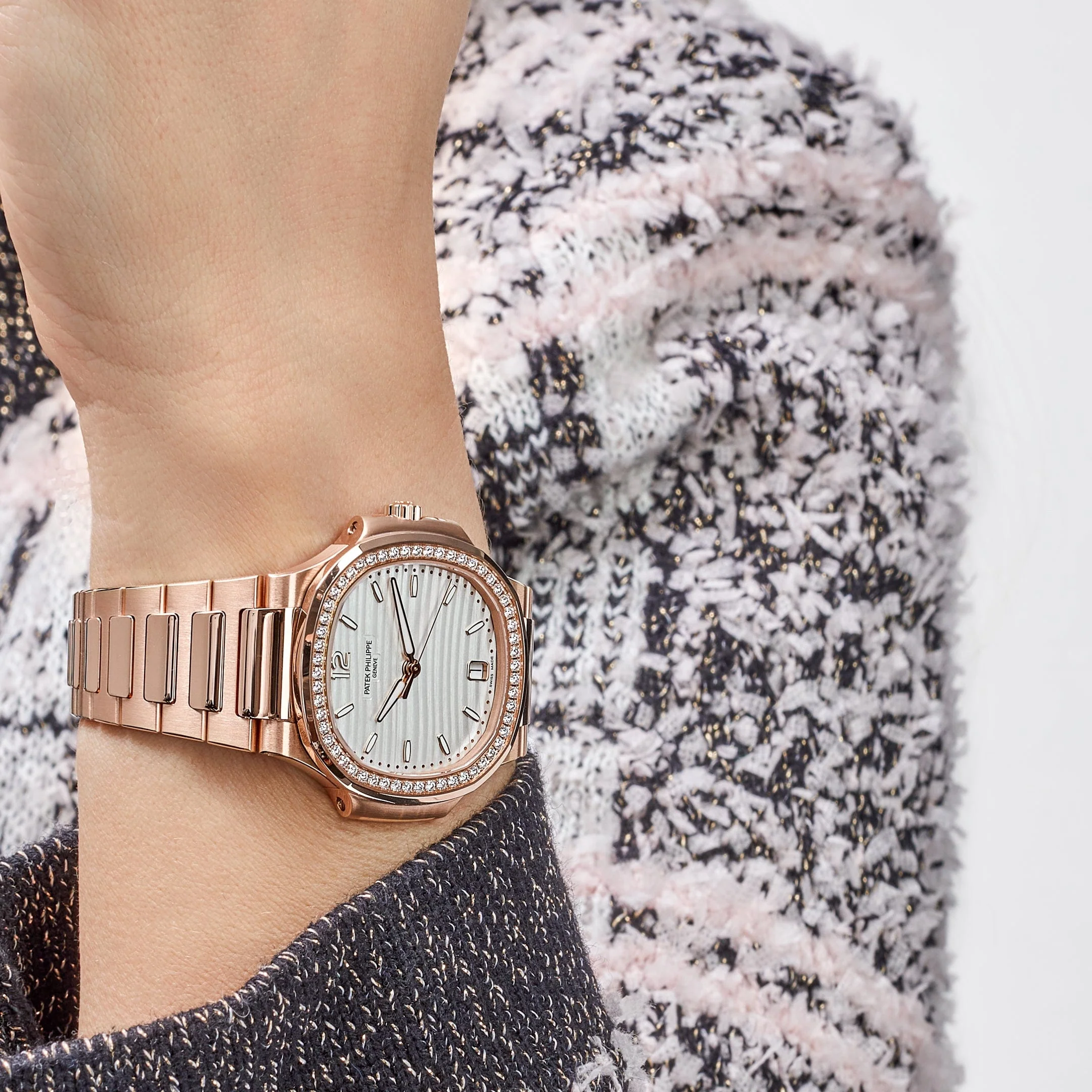 Patek Philippe Nautilus 7118/1200R-001 Ladies Automatic Rose Gold Silver Dial Diamond Bezel (2025)
