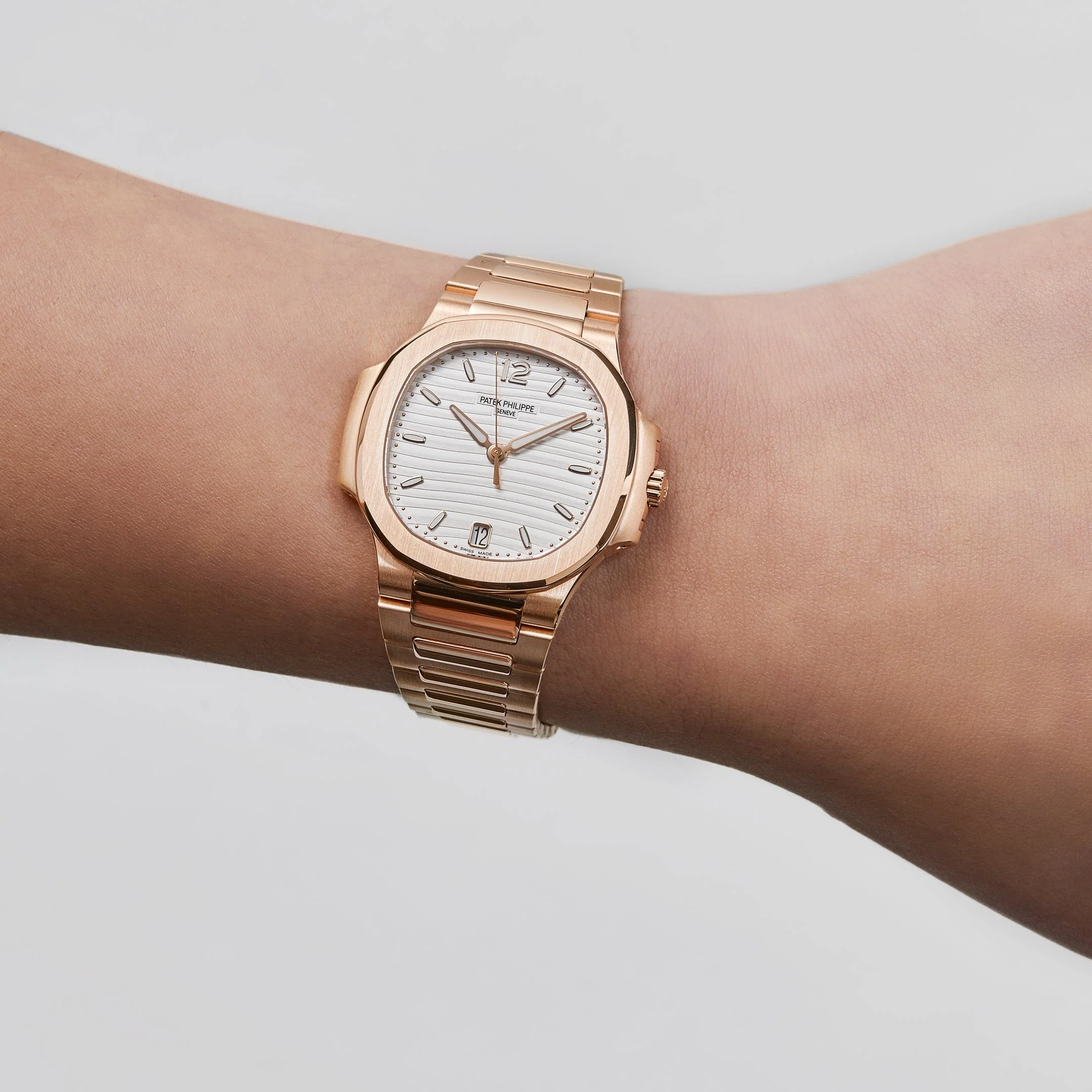 Patek Philippe Nautilus 7118/1R-001 'Ladies' Automatic Rose Gold Silvery Opaline Dial (2022)