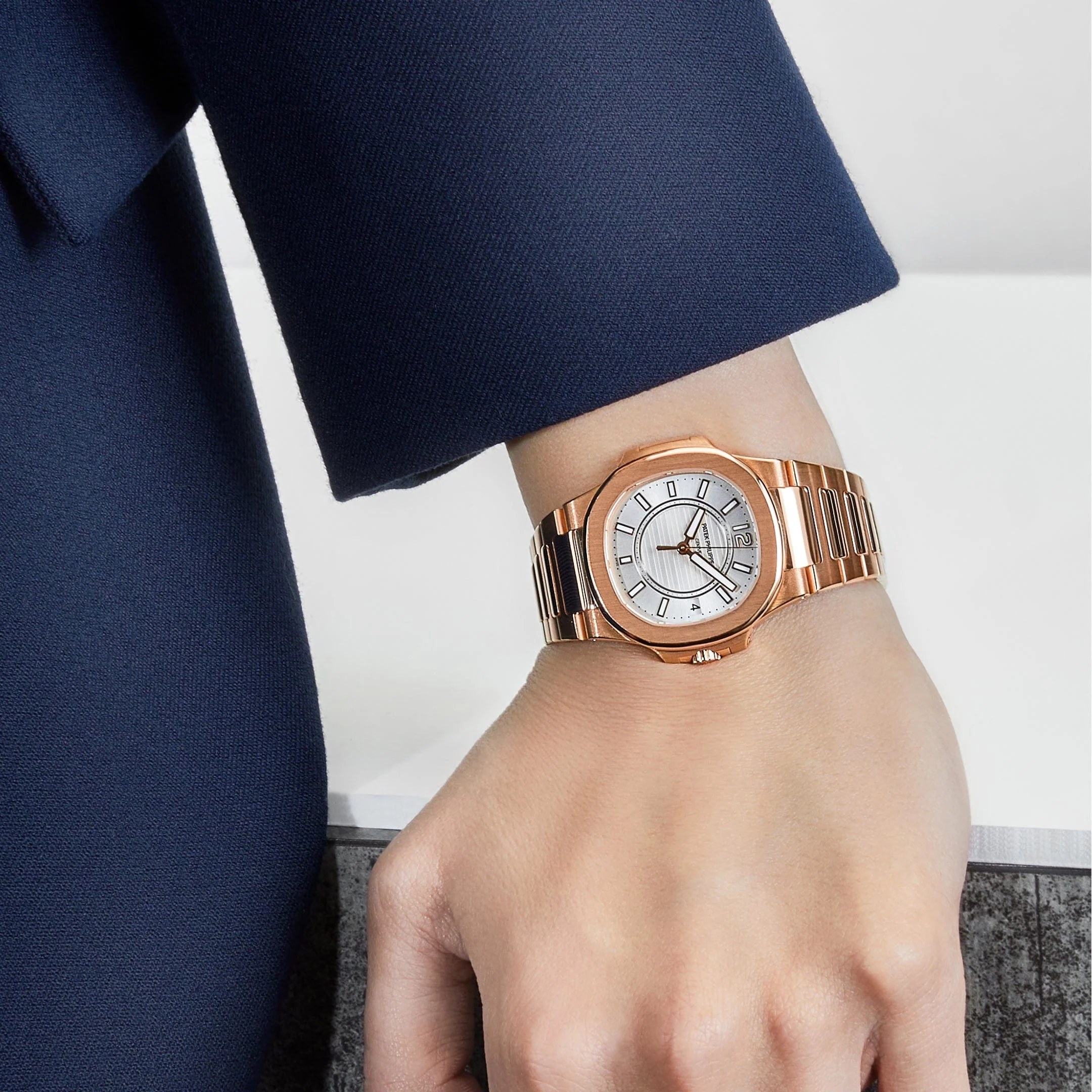 Patek Philippe Nautilus 7011/1R-001 'Ladies' Rose Gold Silver Dial (2016)