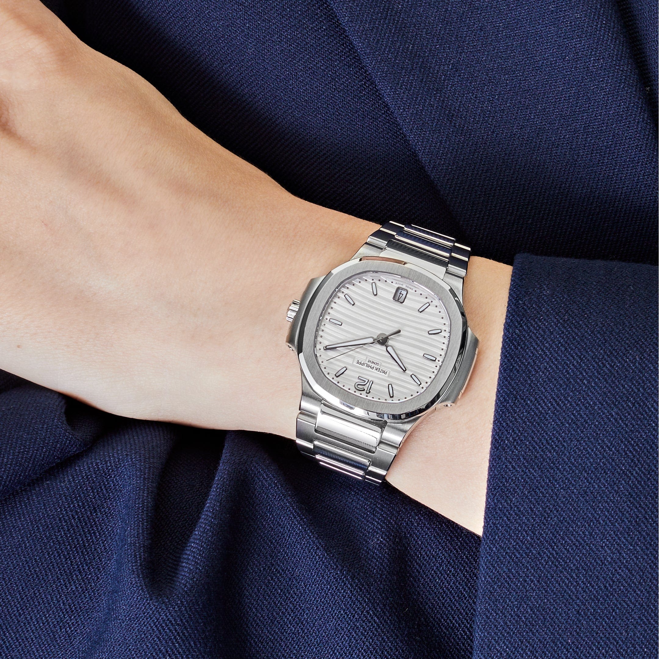 Patek Philippe Nautilus 7118/1A-010 Stainless Steel Silvery Opaline Dial (2024)