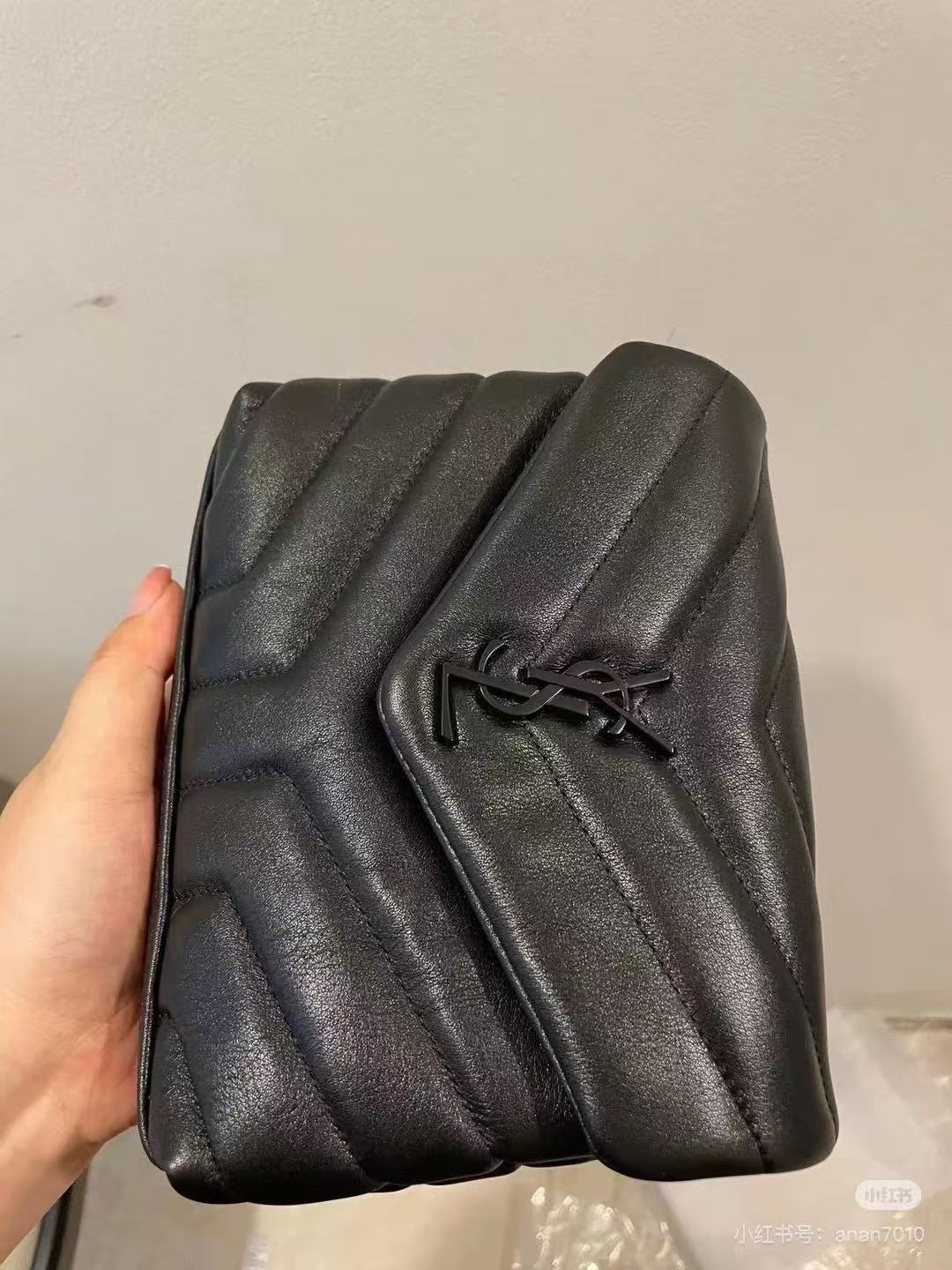 SAINT LAURENT圣罗兰 YSL LouLou Toy 方胖子黑标Logo包盖式开合 牛皮 斜挎单肩包 女款 黑色