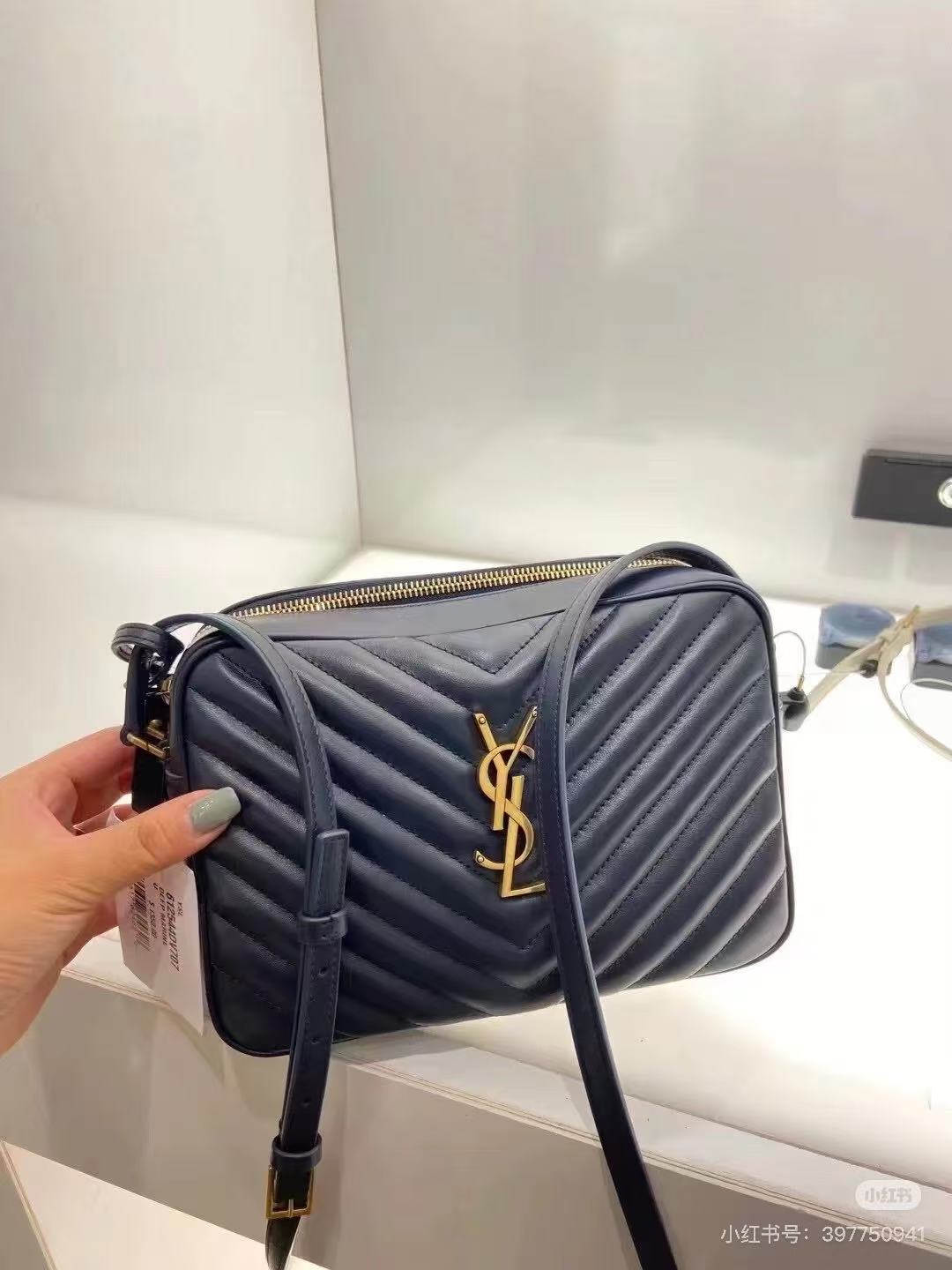 SAINT LAURENT圣罗兰 YSL 金属品牌标志 小牛皮 邮差包斜挎单肩包 常规 女款 黑色