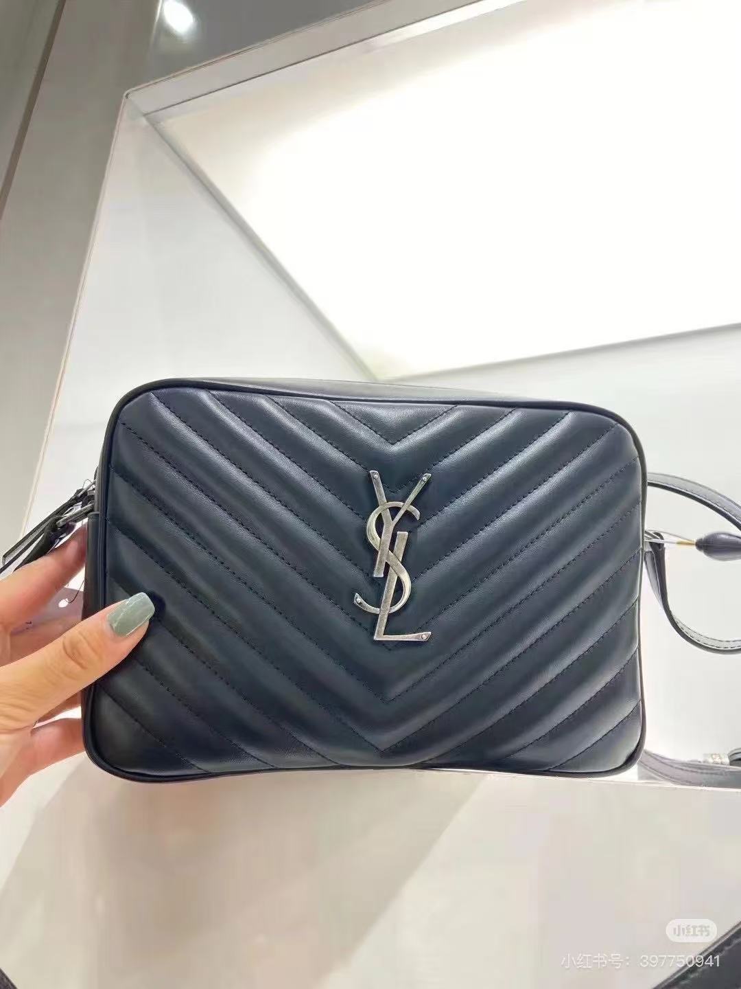 SAINT LAURENT圣罗兰 YSL 金属品牌标志 小牛皮 邮差包斜挎单肩包 常规 女款 黑色