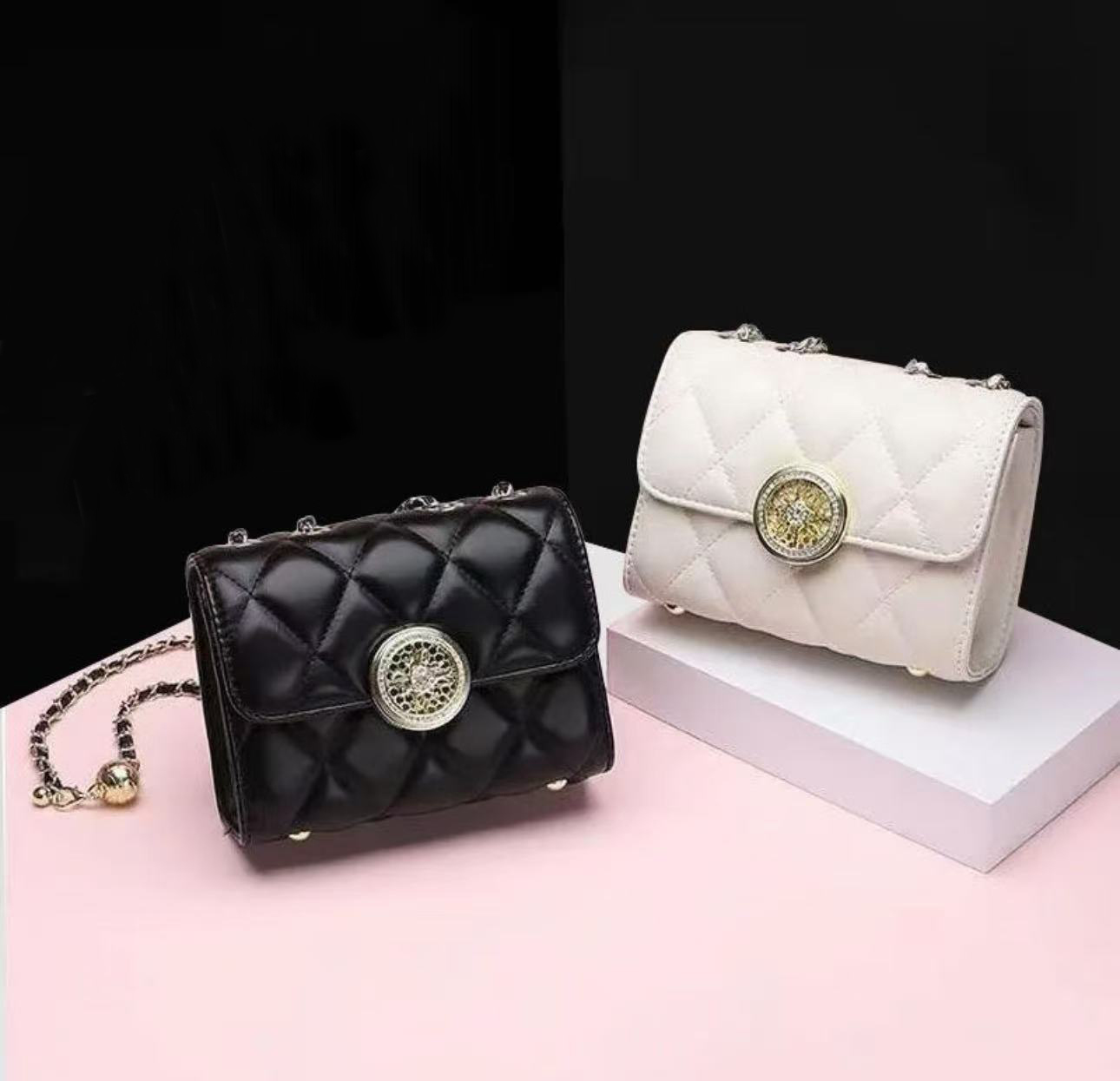 Large Capacity Women's New Crossbody Bag with Textured Design, Minimalist Style for College Students, Single Shoulder Commuting Tote Bag