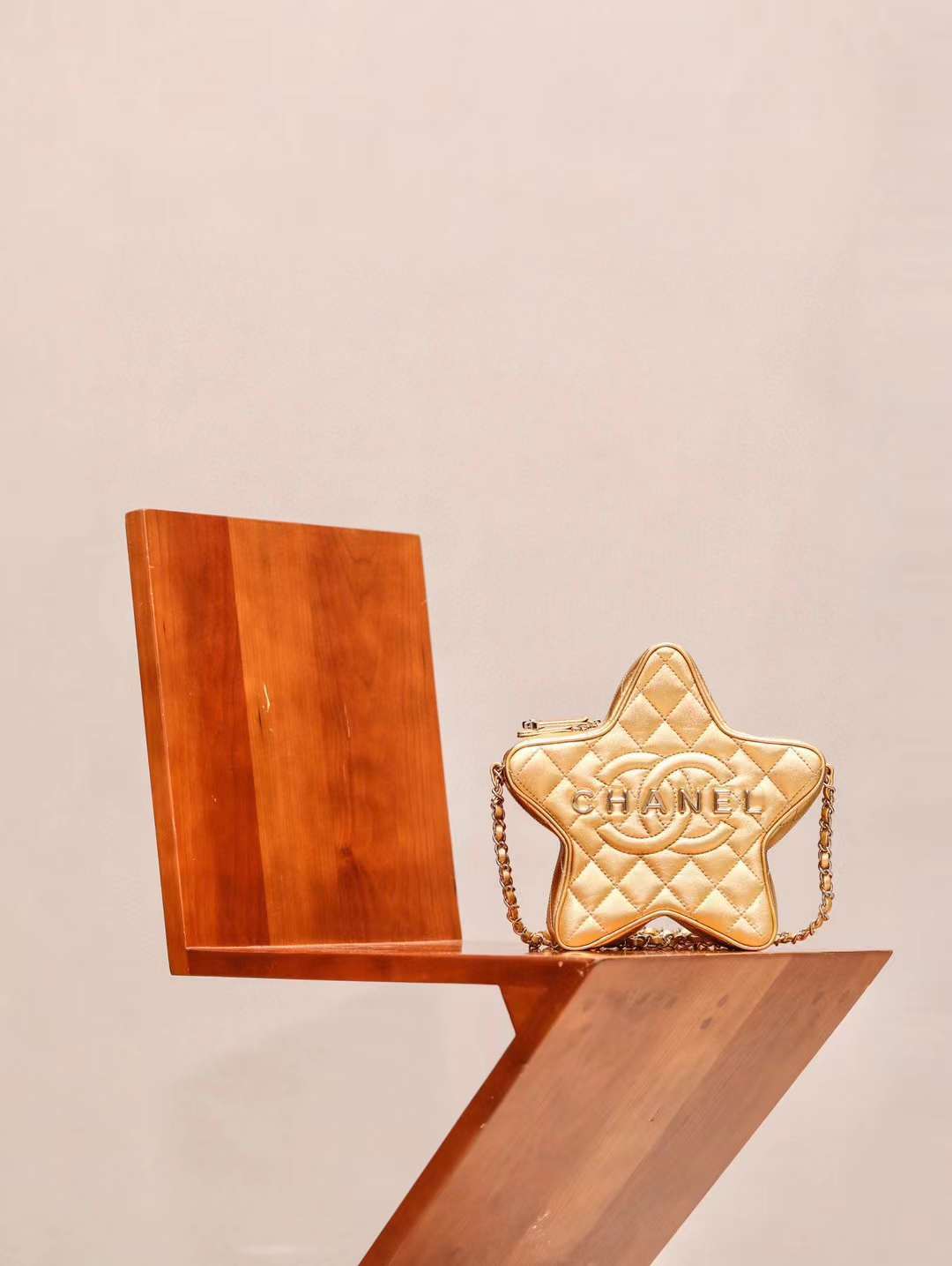 CHANEL 24C 星星斜背包 金色