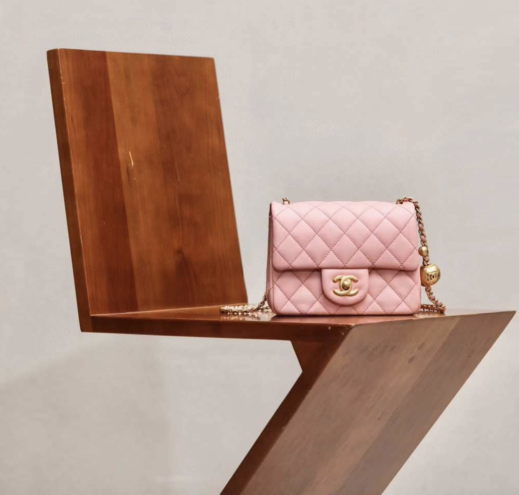 CHANEL 23K 經典CF金球方胖子 粉色羊皮口蓋包 17/20