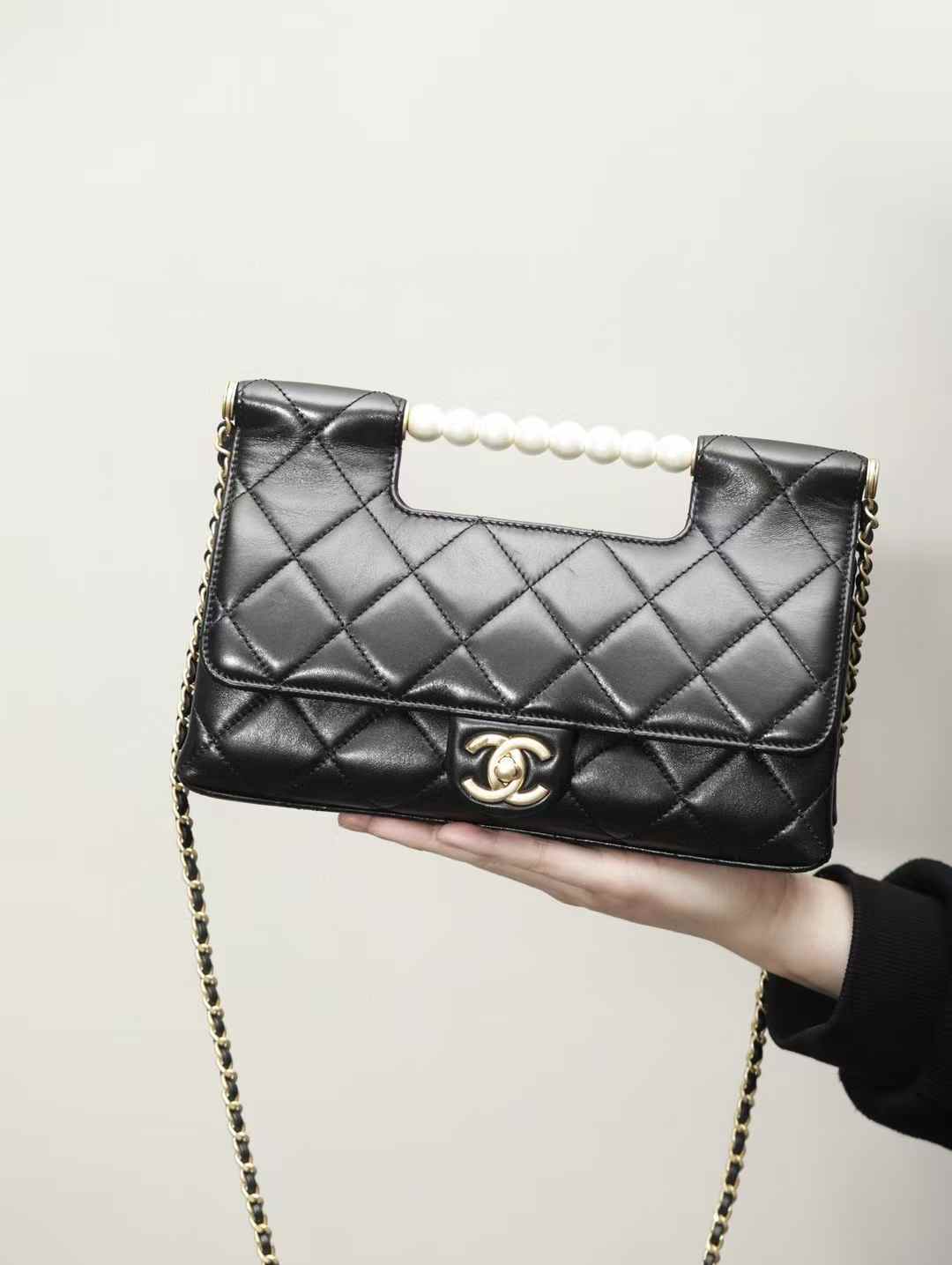 CHANEL 25P珍珠手柄晩宴鏈條包