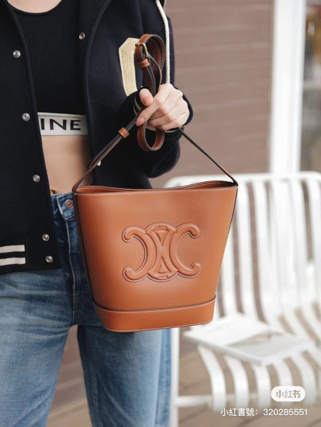CELINE CUIR TRIOMPHE 小型BUCKET 牛皮水桶包 (兩色)