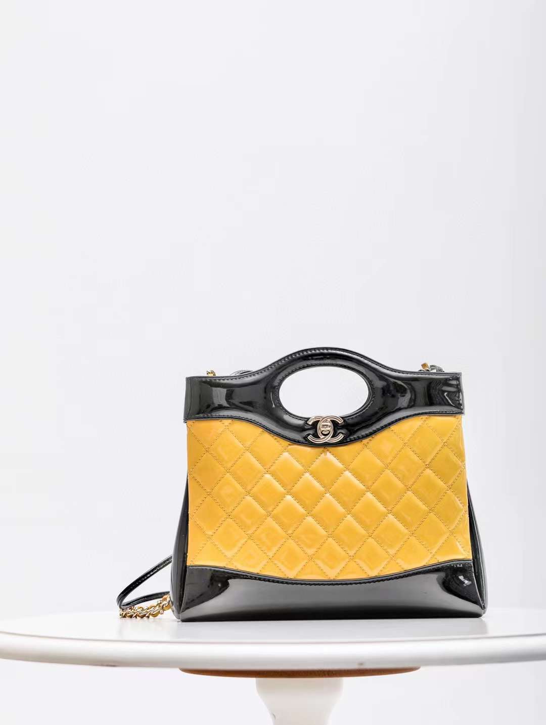 CHANEL 23A 31MINI SHOPPING BAG 經典中古側背包 漆皮黑黃色