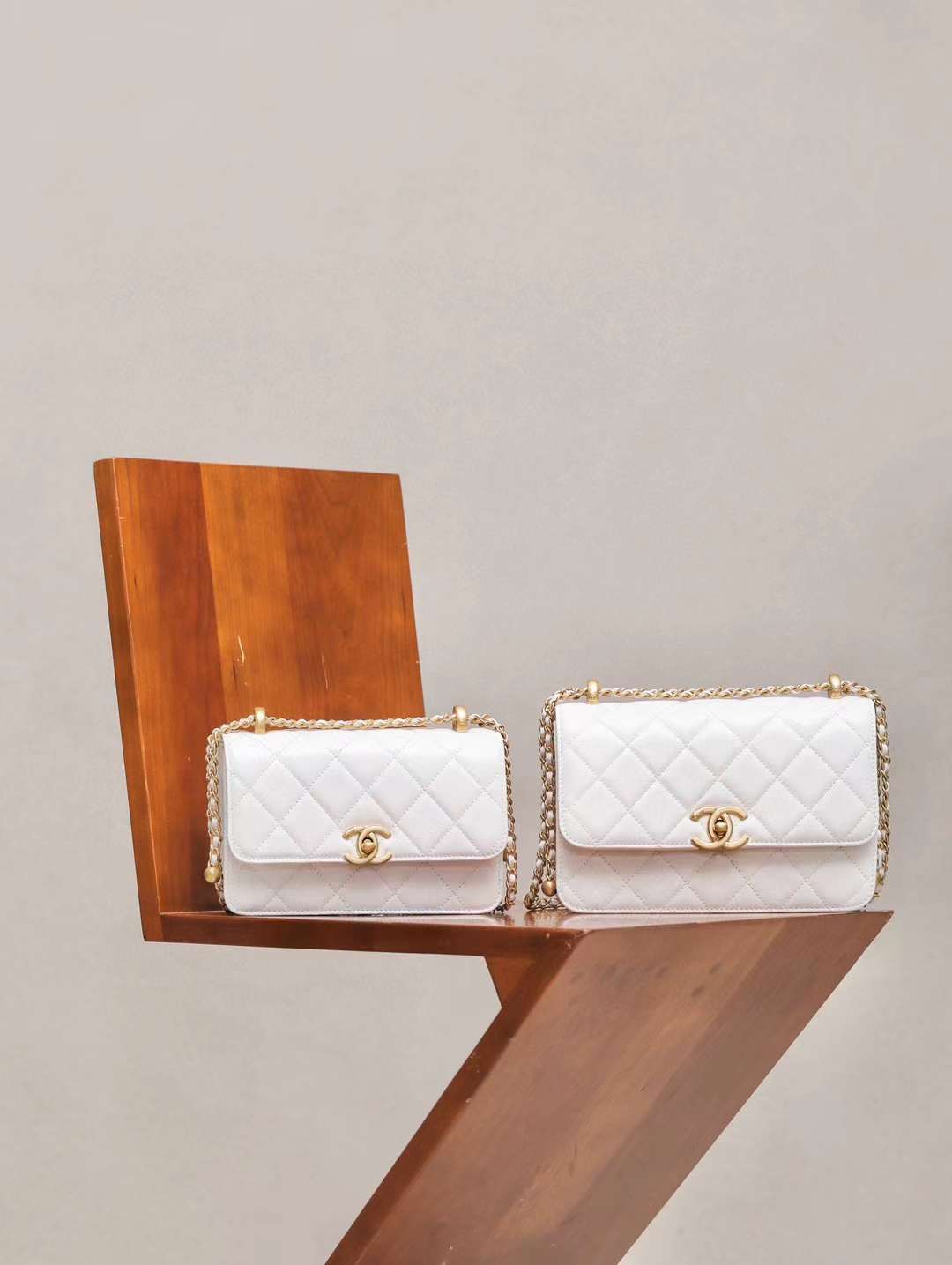 CHANEL 24C 雙金珠CF口蓋包 19/22 白色