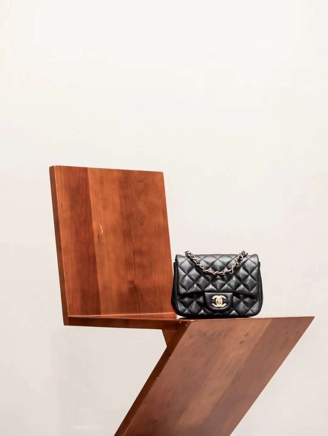 CHANEL CF 經典黑金釦/銀扣牛皮魚子醬口蓋包 方胖子 17CM