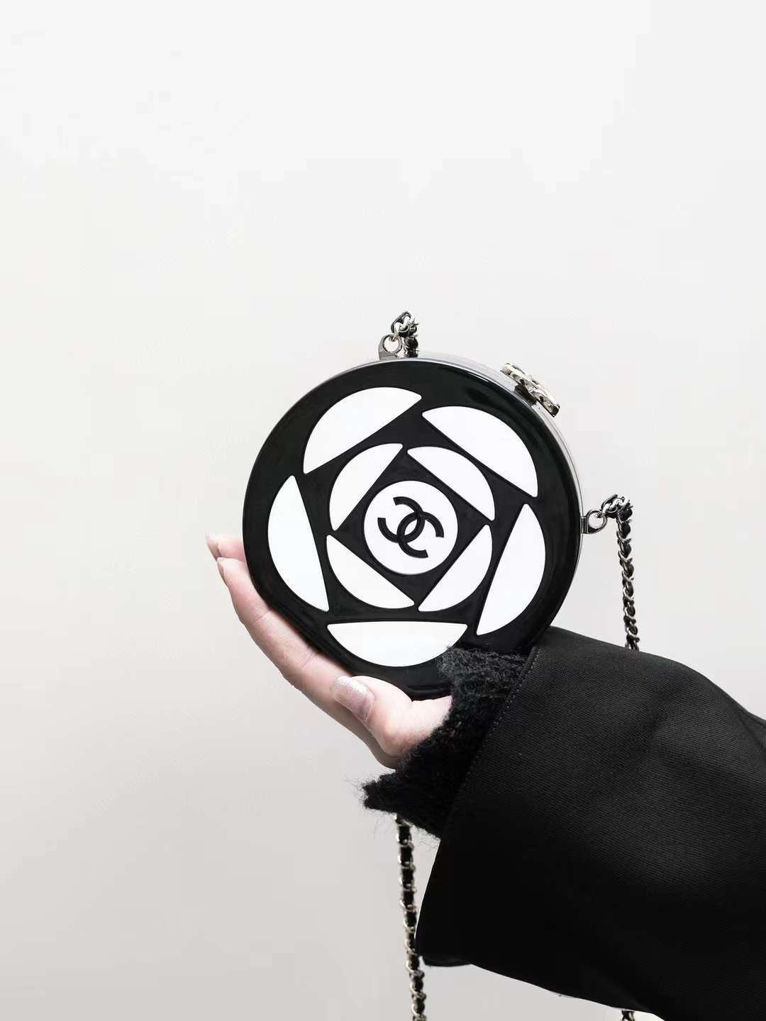 CHANEL 24S 走秀款 壓克力圓餅鏈條包