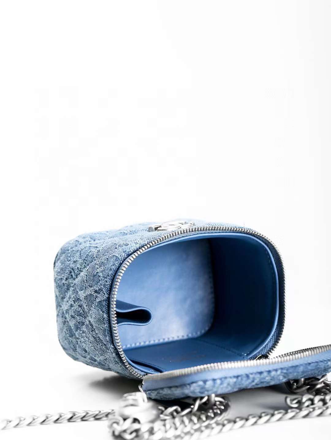 CHANEL 23 愛心小包口紅包 牛仔山茶花刺繡