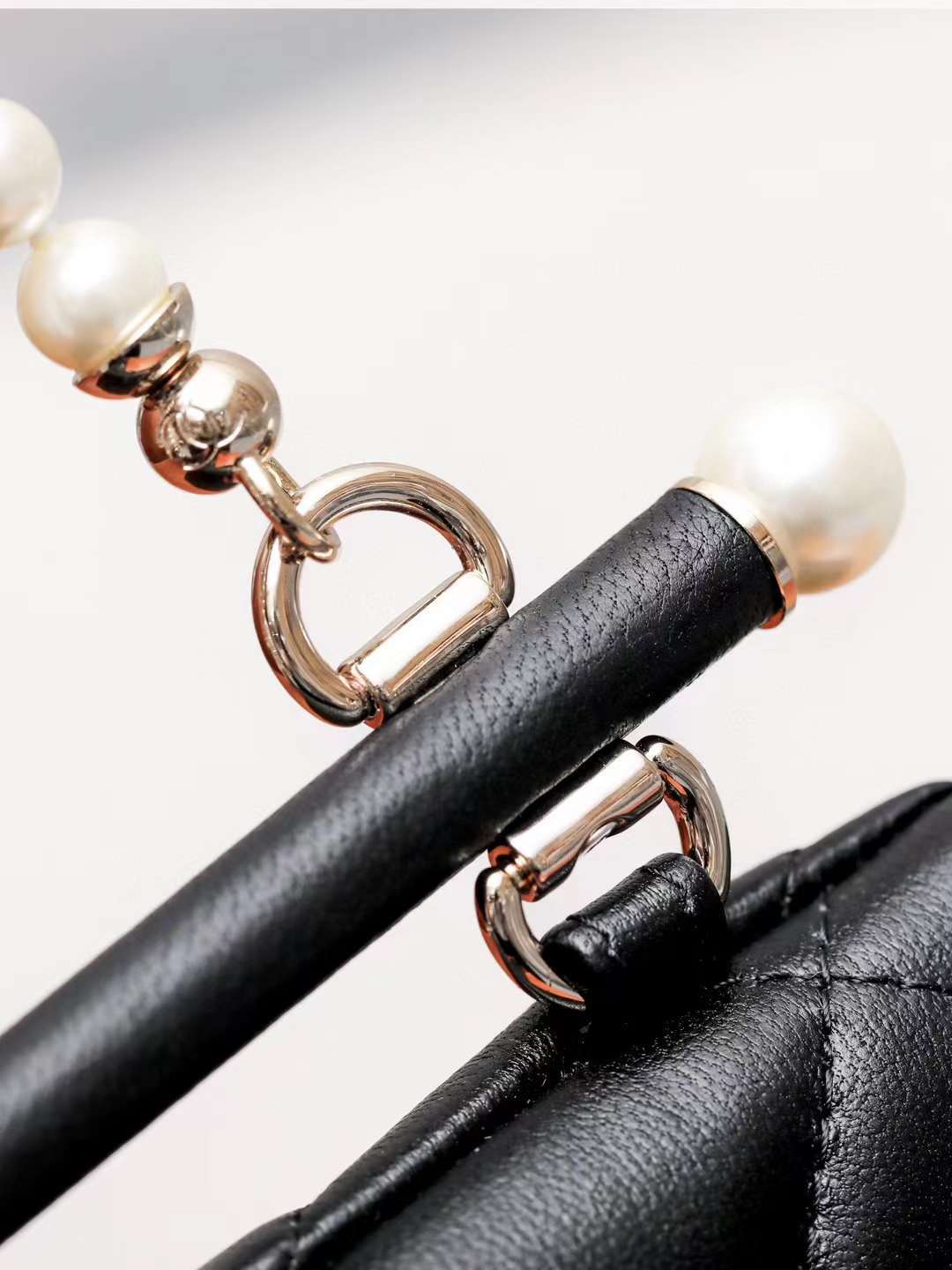 CHANEL 24S 衣架珍珠鏈條包