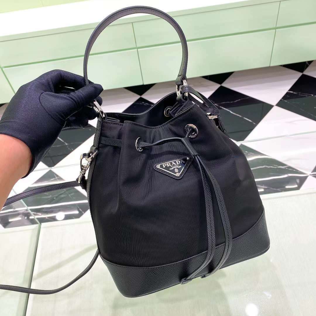 PRADA NYLON 尼龍水桶包 [PR0048-108]