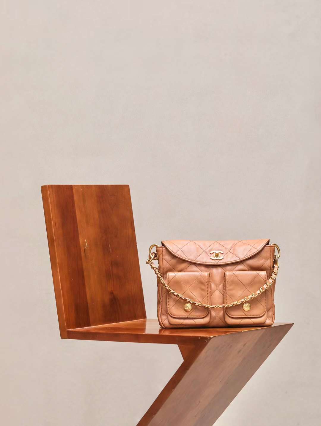 CHANEL 24P HOBO 復古嬉皮包 焦糖色