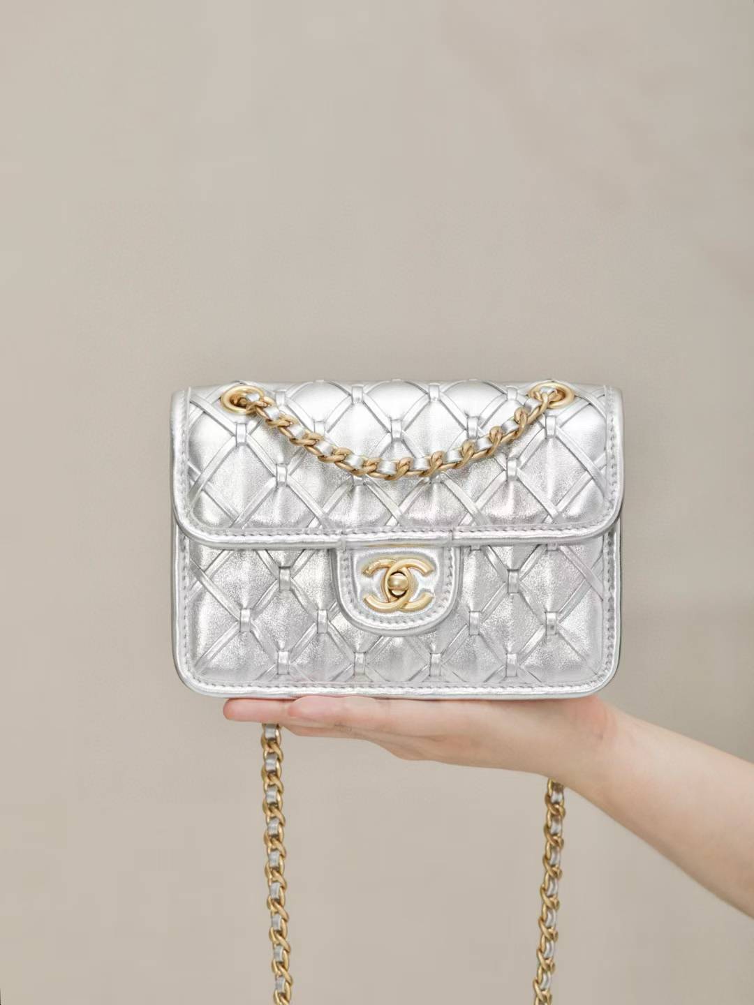 CHANEL 25走秀款編織系列CF口蓋包 銀色