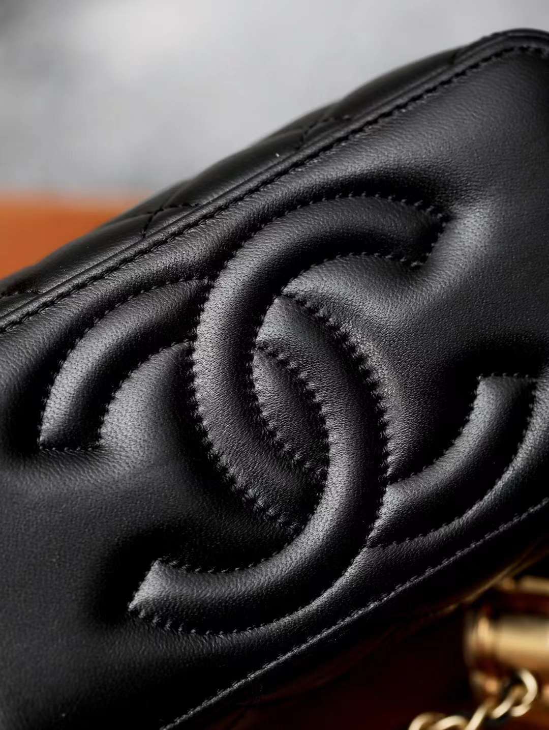 CHANEL 24A 琺瑯扣化妝盒子包 (兩色)