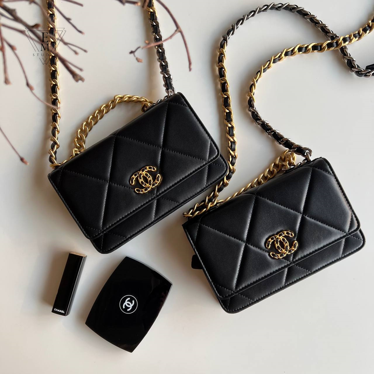 CHANEL 19經典 羊皮金銀雙色WOC鍊帶包 金釦