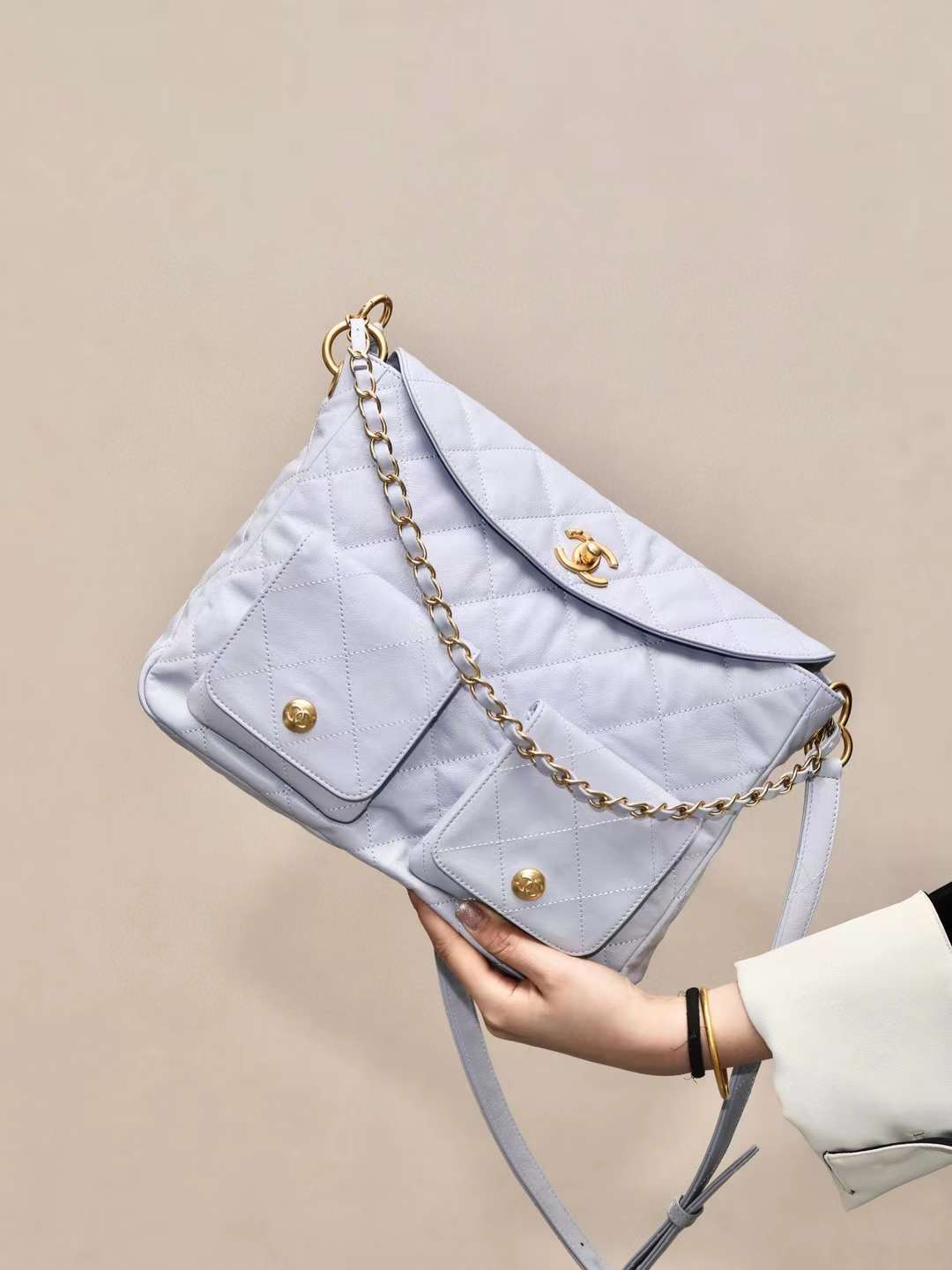 CHANEL 24P HOBO 復古嬉皮包 灰色