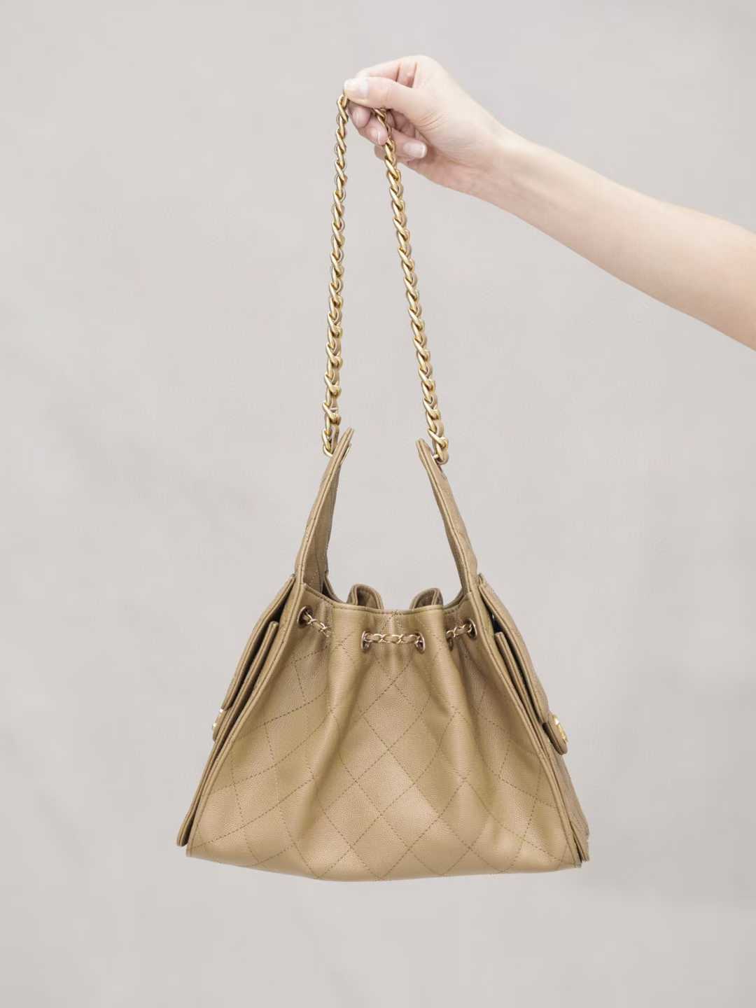 Chanel 25C hobo 抽繩水桶包 早春系列 奶茶色魚子醬