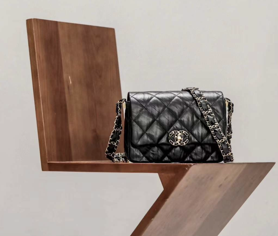 CHANEL 23K 粗鏈條19BAG牛皮豆腐包 21CM 黑色