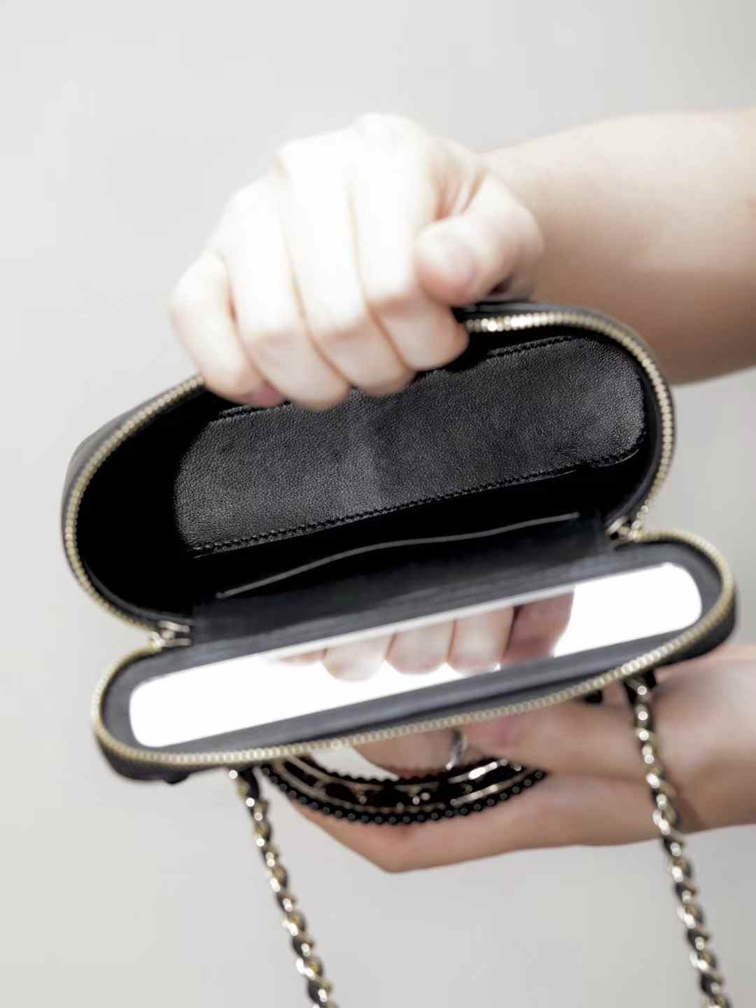 CHANEL 25C 新款特別版珍珠金屬手柄 盒子包