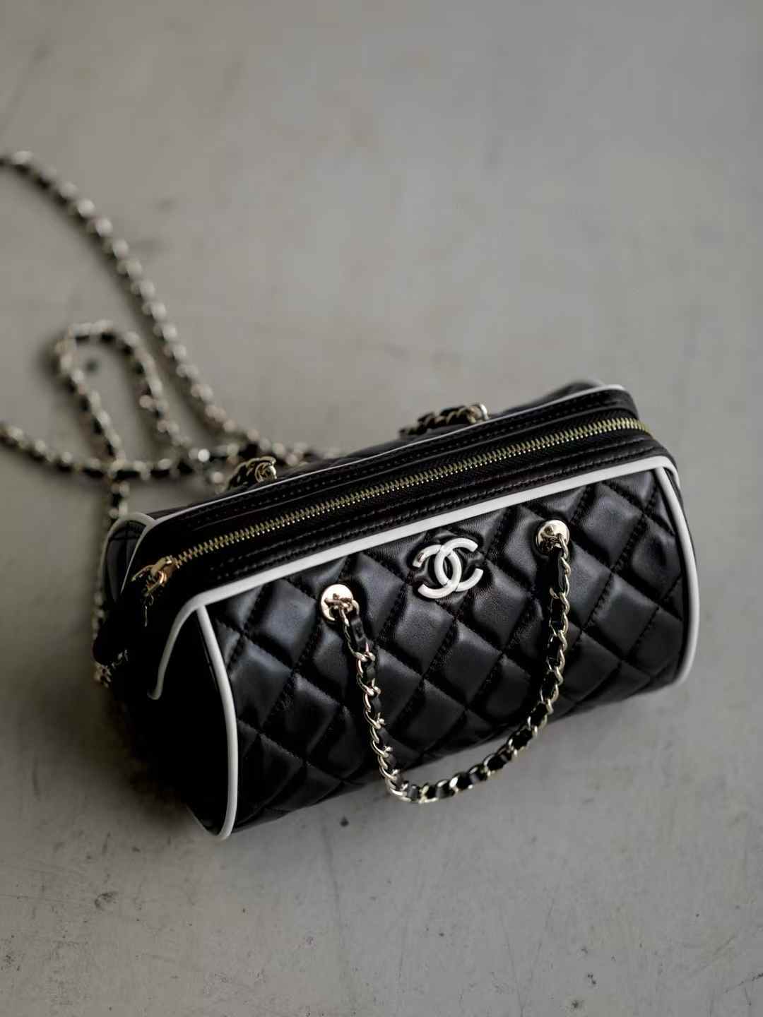 CHANEL 25P 鏈條保齡球包 熊貓配色