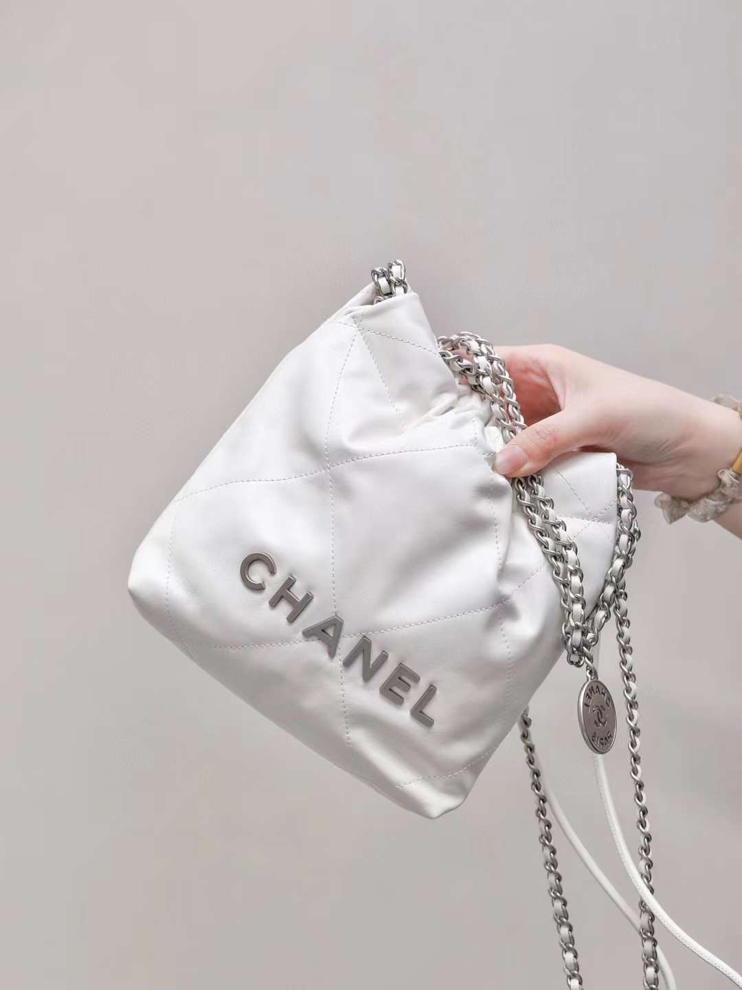 CHANEL 24P 22BAG MINI 白銀小水桶包