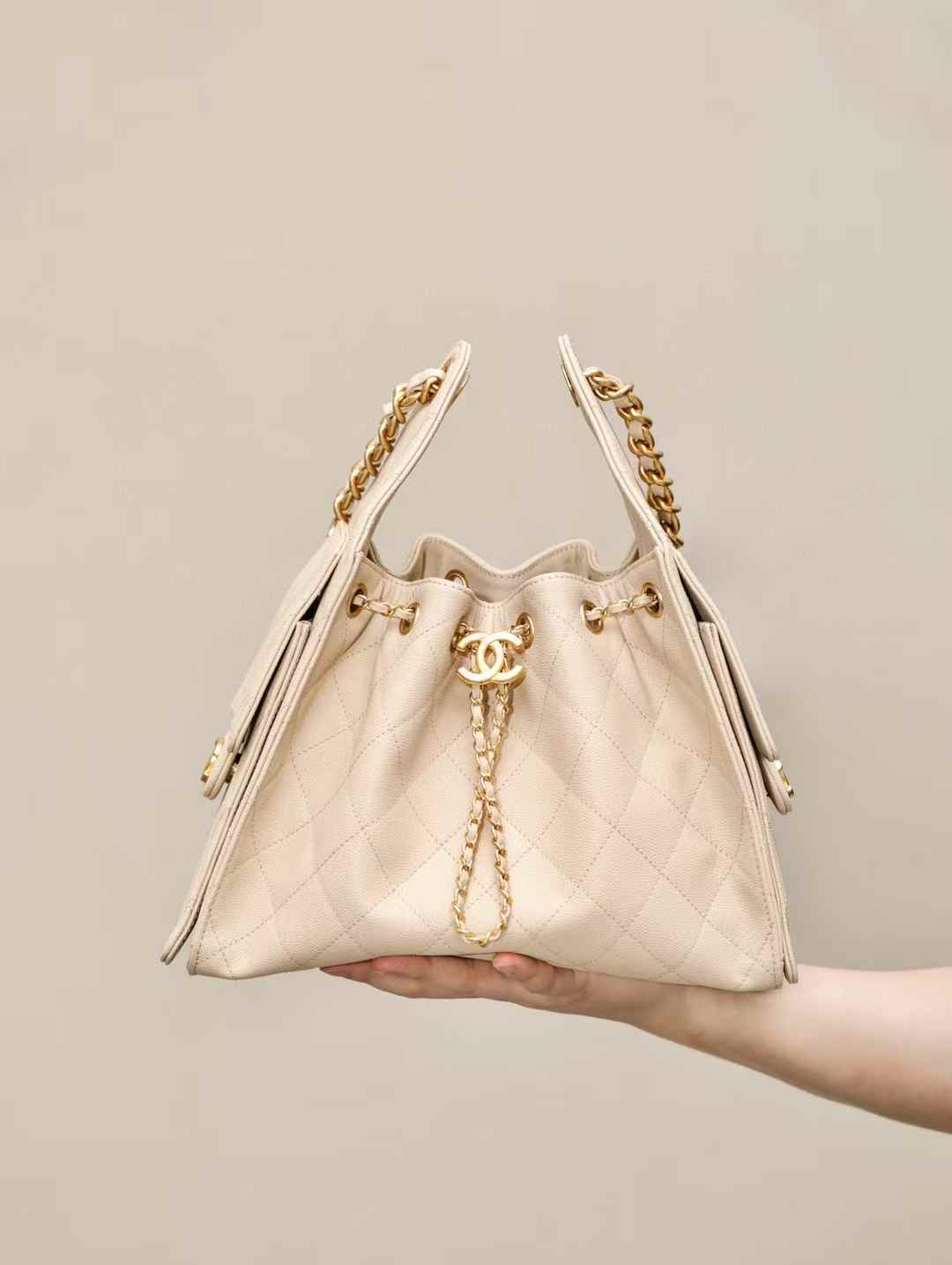 CHANEL 25C hobo 抽繩水桶包 杏色魚子醬