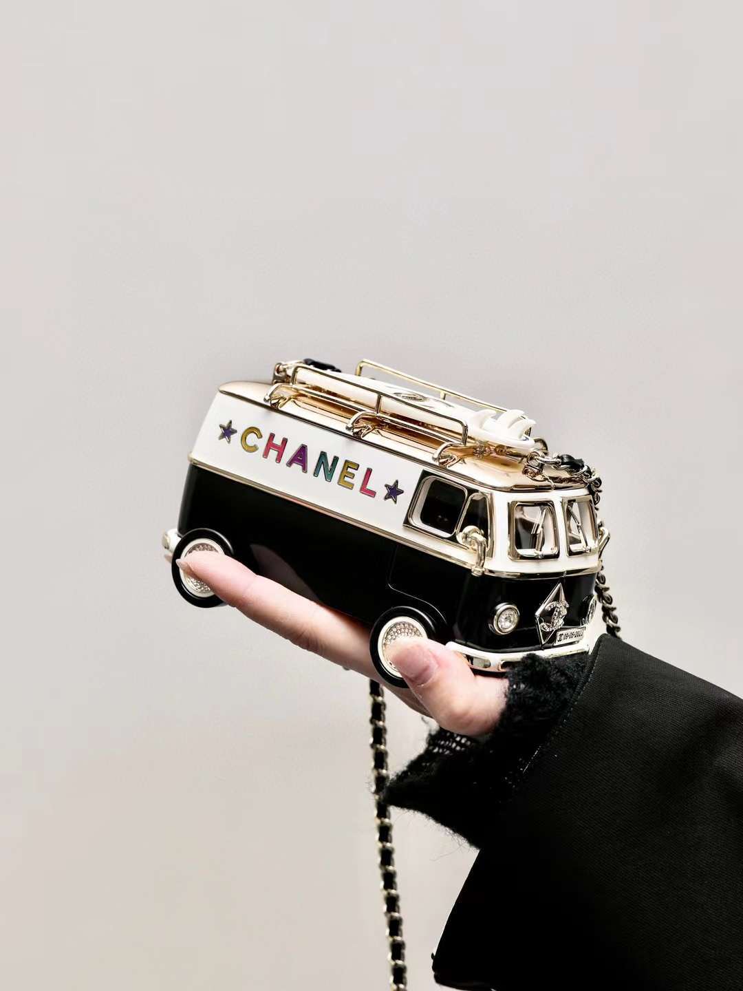 CHANEL 24S 走秀款 壓克力小巴士鏈條包 黑色