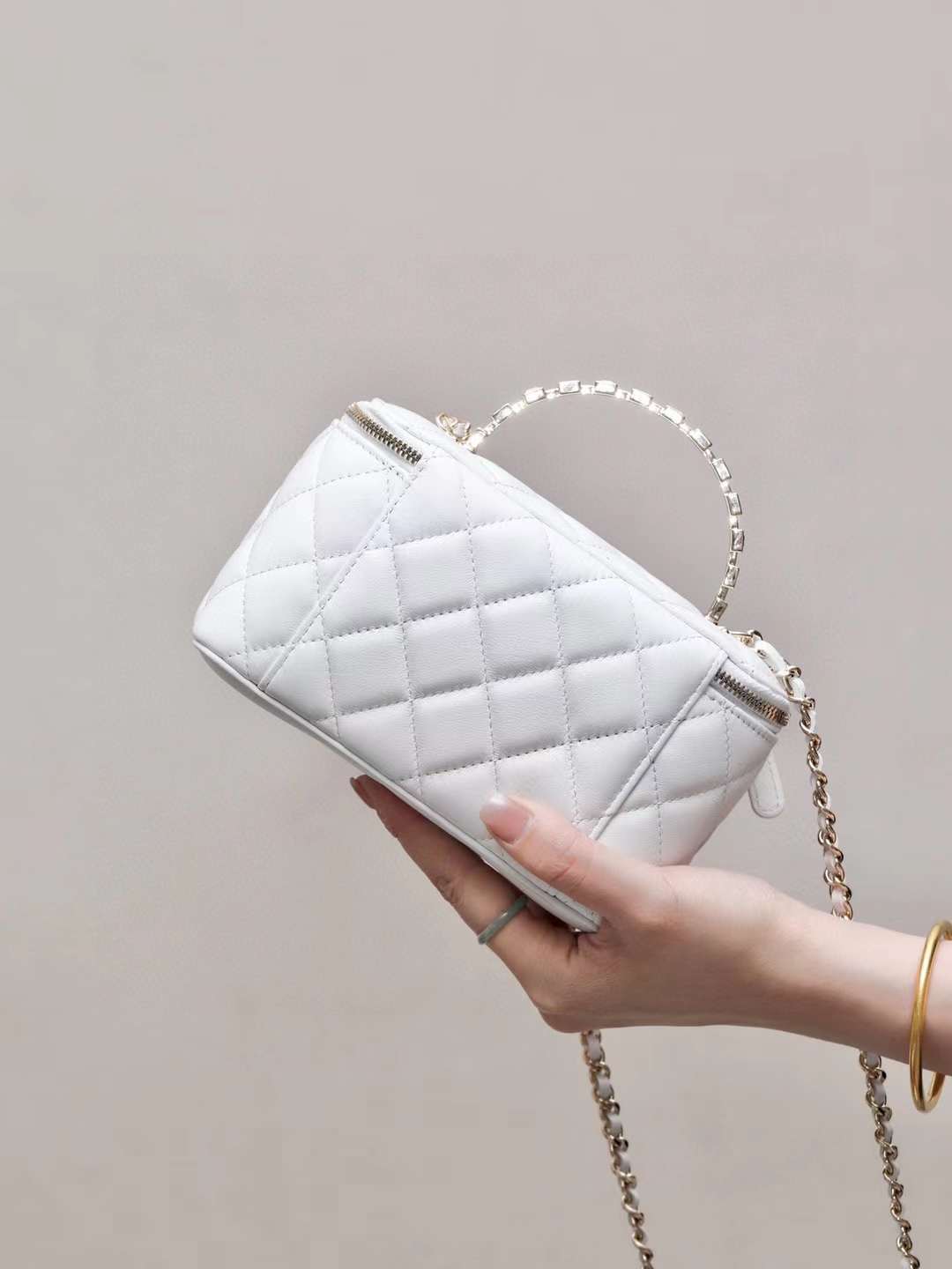 CHANEL 24P 水鑽手柄化妝盒包 (兩色)