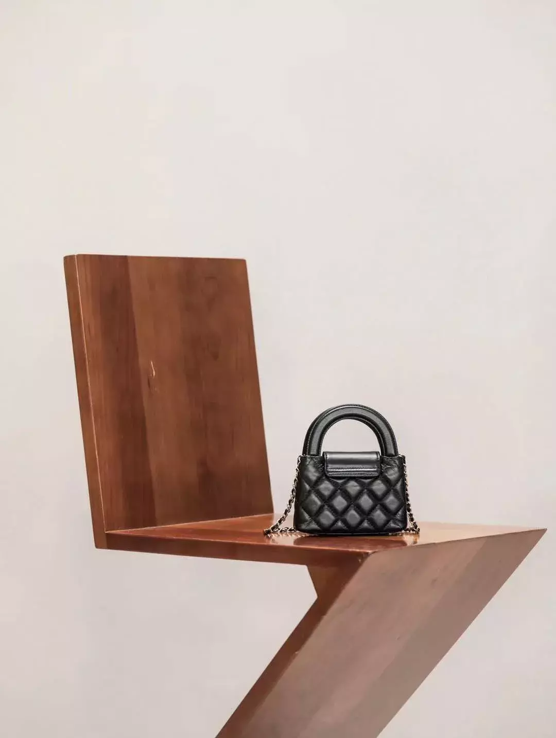 CHANEL 23K KELLY 鏈條手拿包 MINI 黑色