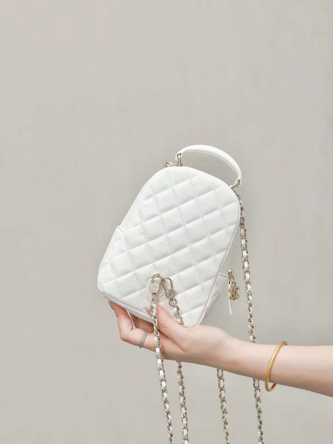 CHANEL 24C 多背法迷你小書包 白色