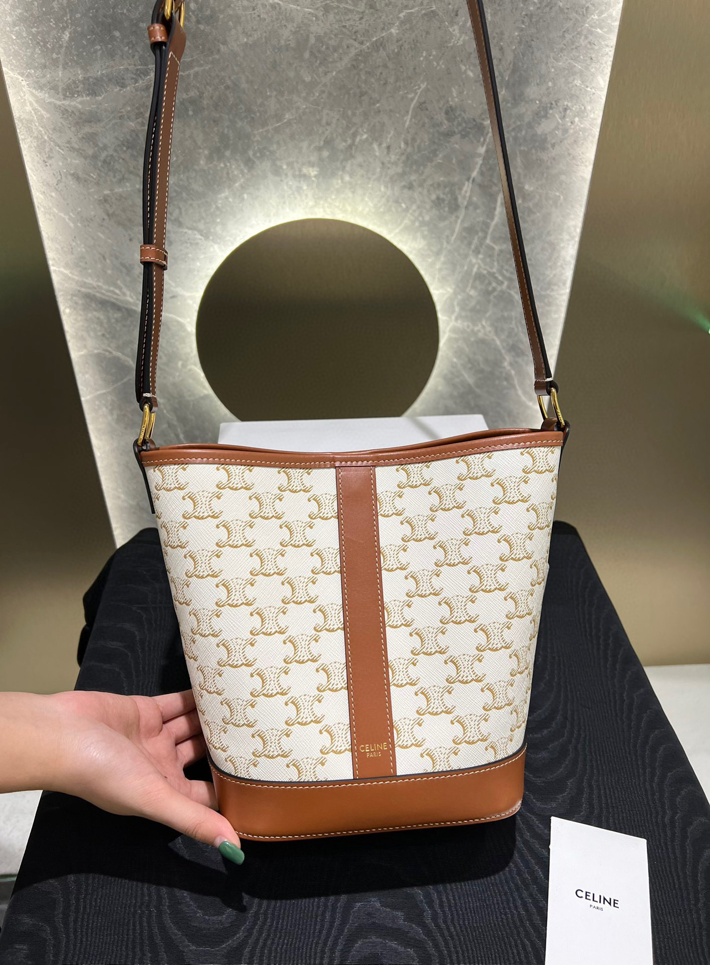 CELINE TRIOMPHE 白色帆布小型BUCKET手袋