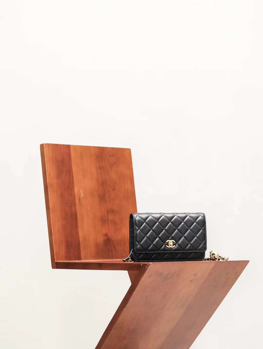 CHANEL 經典黑金球WOC