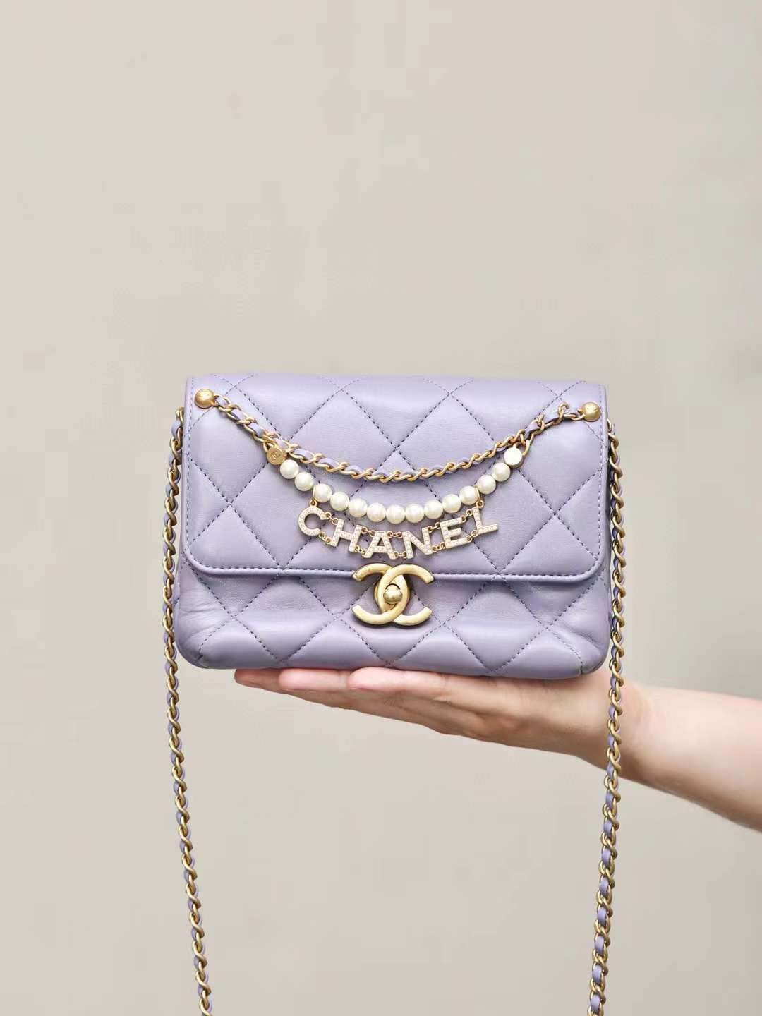 CHANEL 24A 珍珠字母鏈條CF口蓋包 紫色 小號/大號