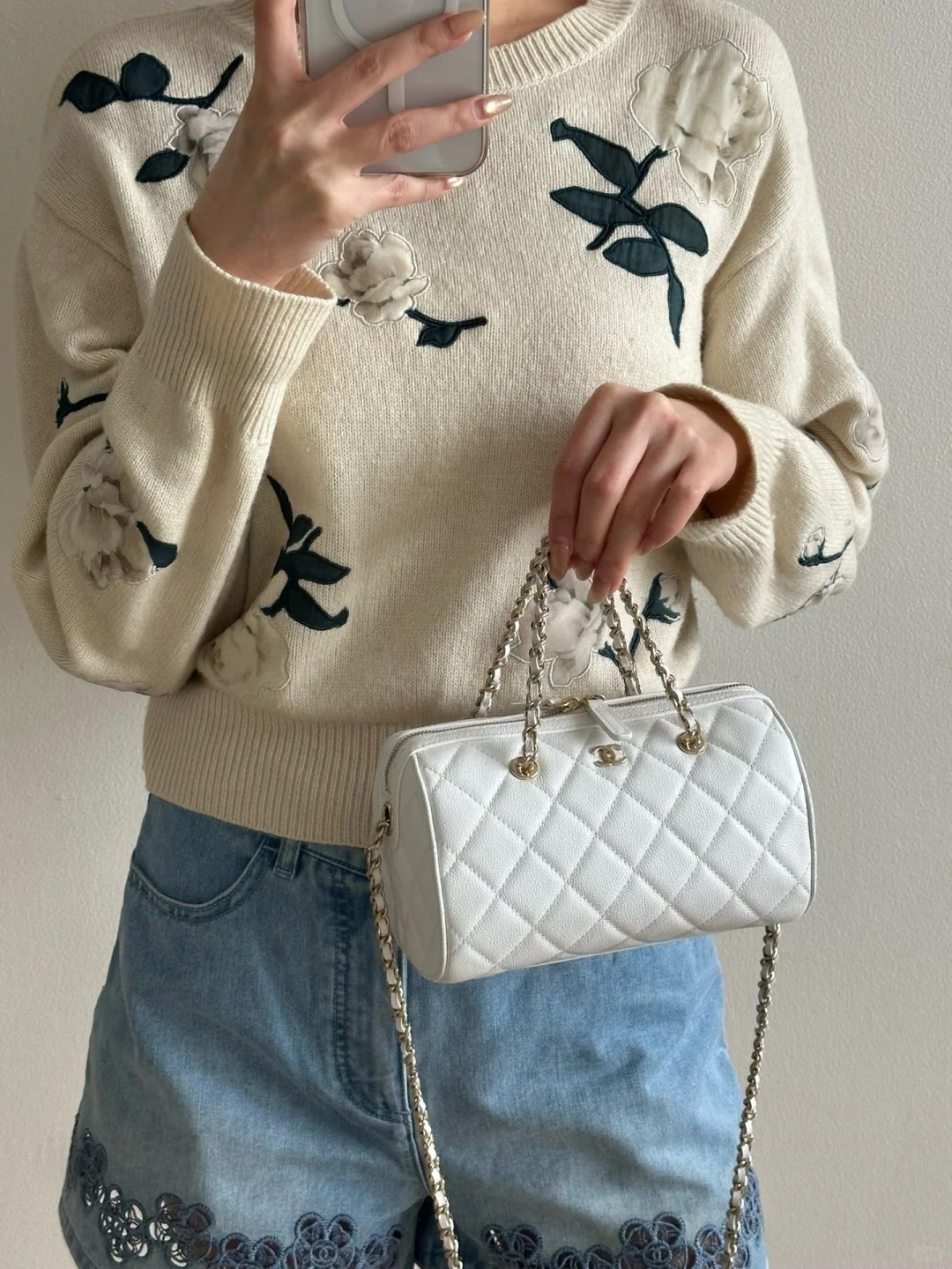 CHANEL 25P鏈條保齡球包 (白)