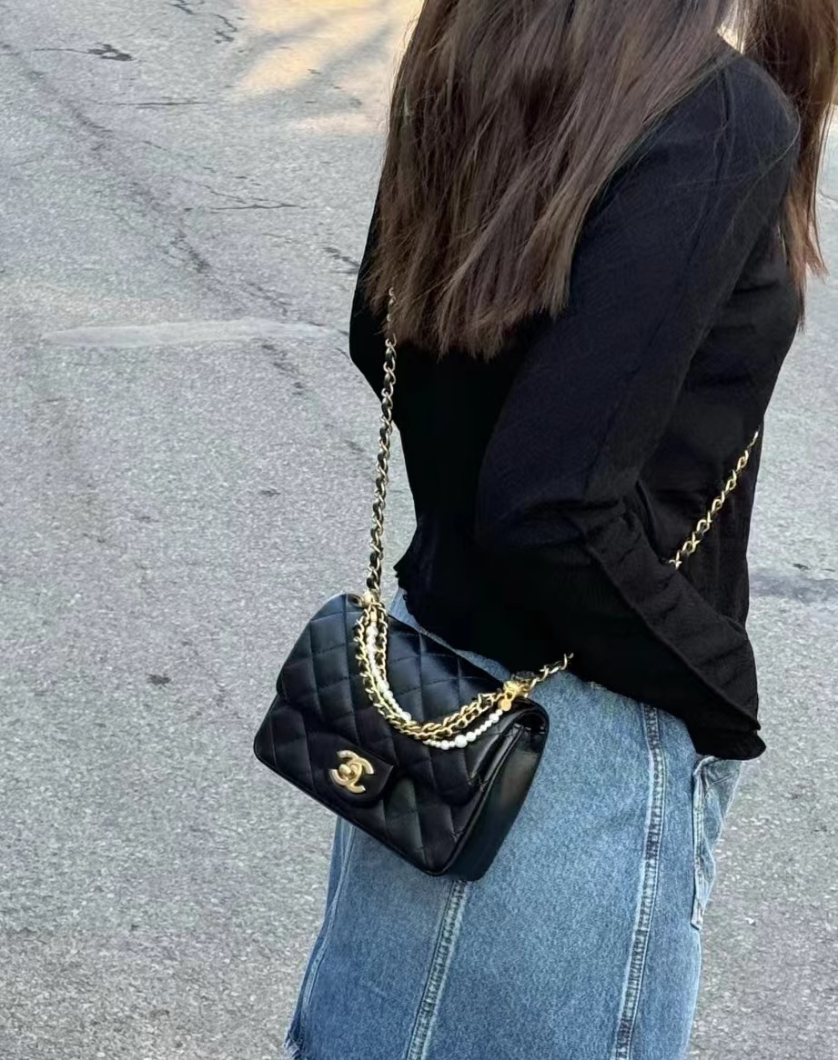 CHANEL 24P CF 珍珠鏈條羊皮口蓋包 方胖子/大MINI 黑色