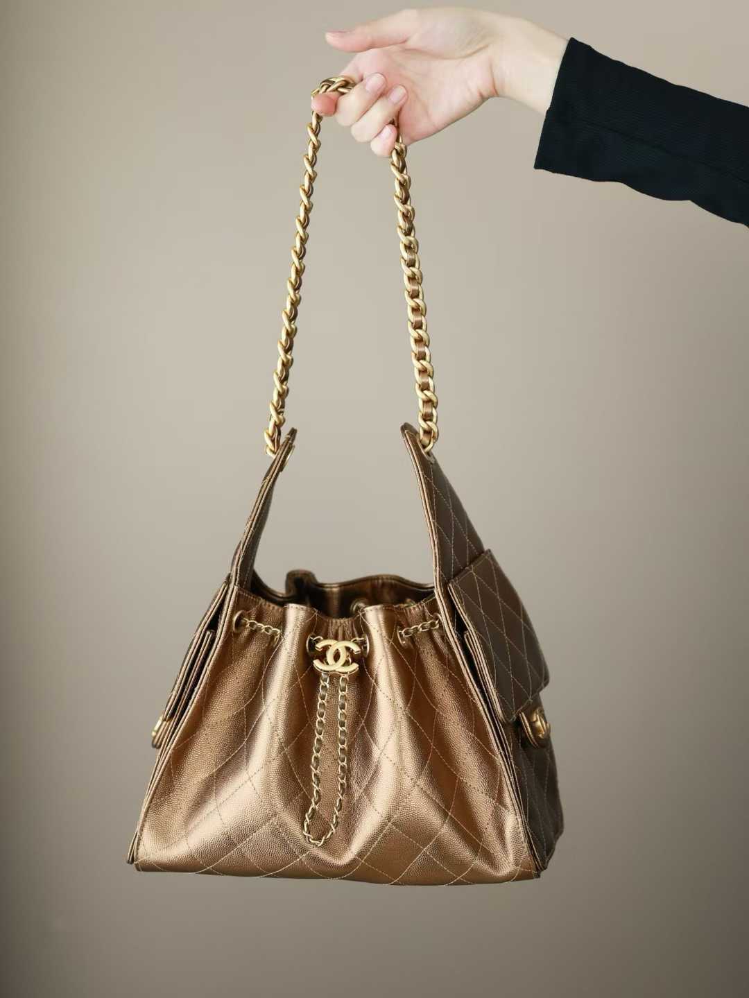 Chanel 25C hobo 抽繩水桶包 早春系列 金色魚子醬