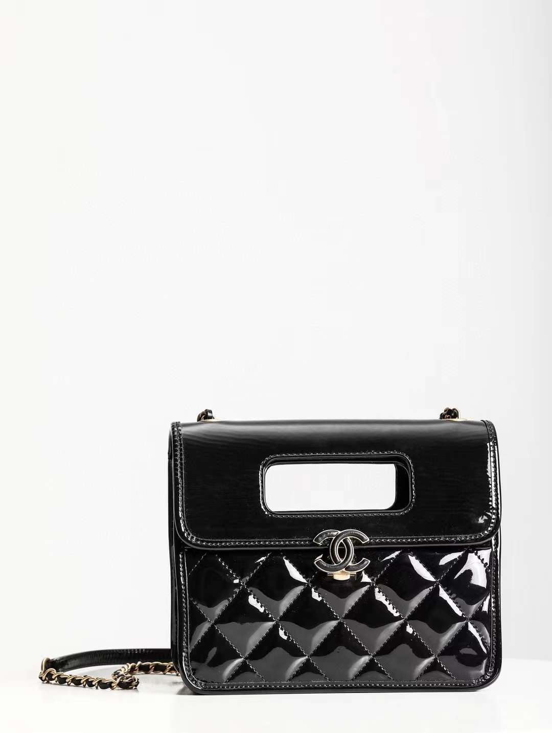 CHANEL 23S 手腕斜背漆皮晚裝手拿包