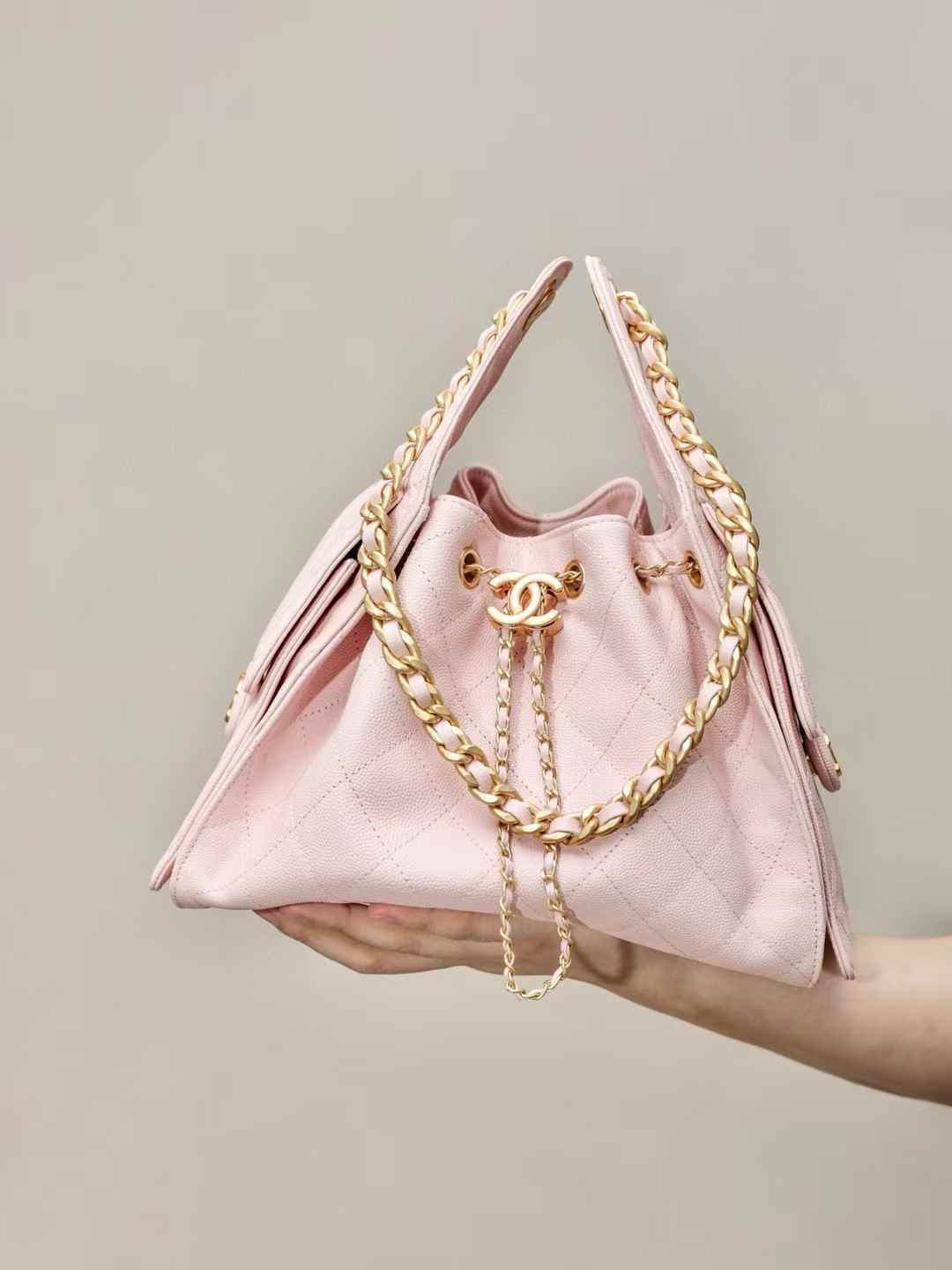 Chanel 25C hobo 抽繩水桶包 早春系列 淺粉魚子醬