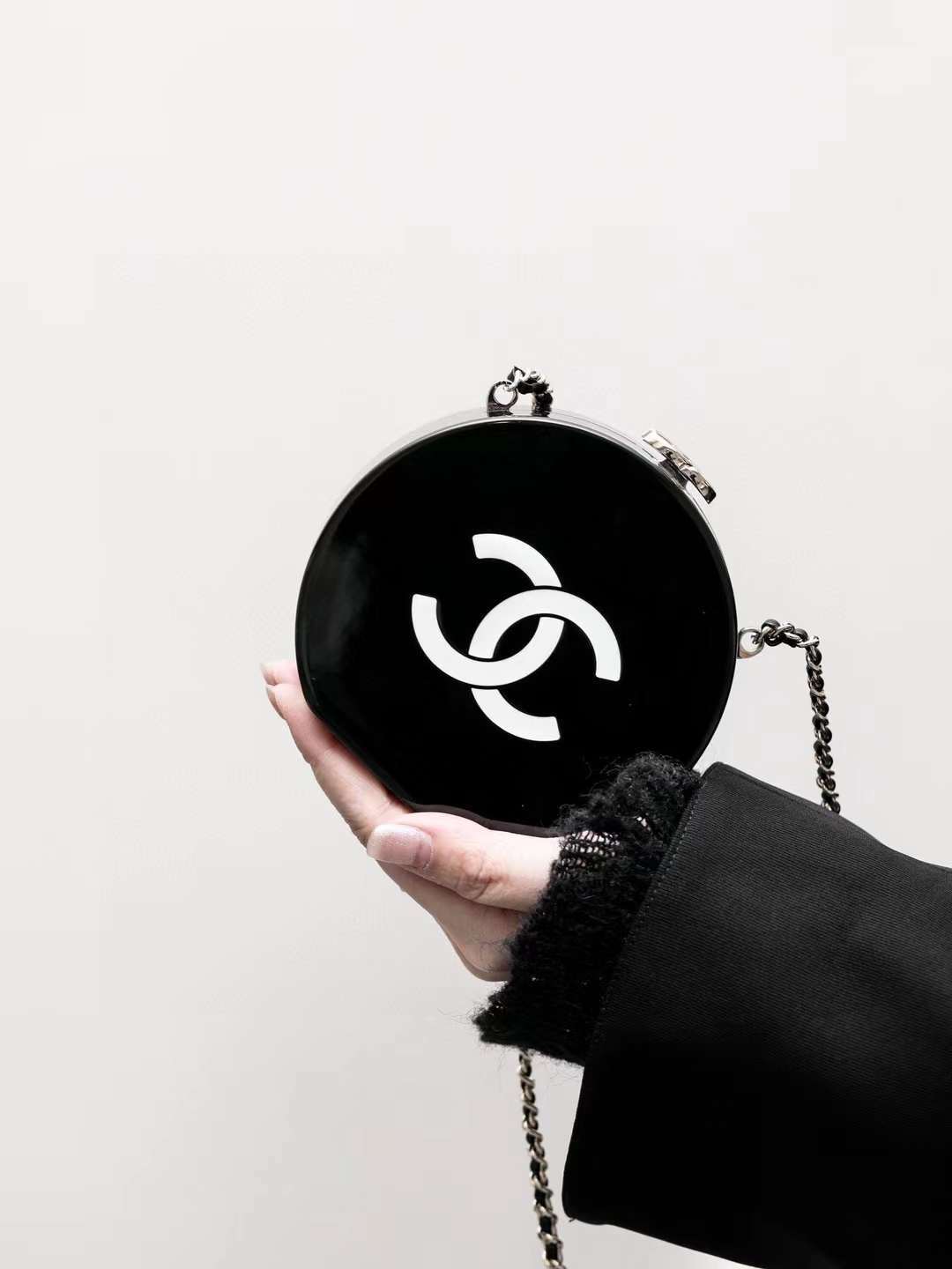 CHANEL 24S 走秀款 壓克力圓餅鏈條包