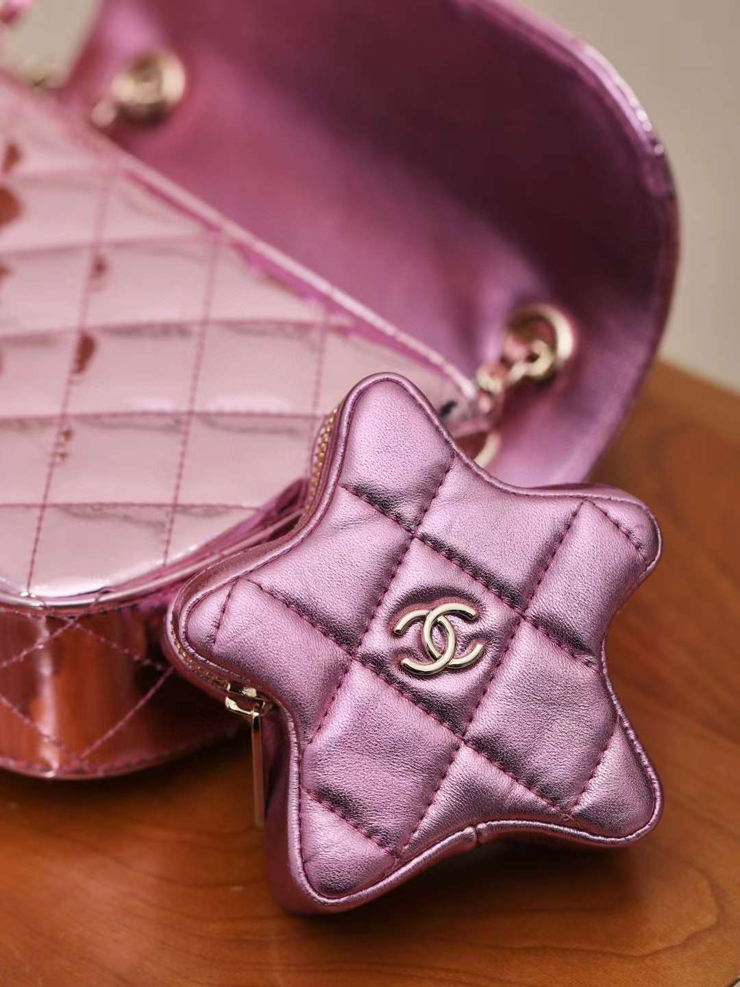CHANEL 24C 包王星星子母CF口蓋包 粉紫色